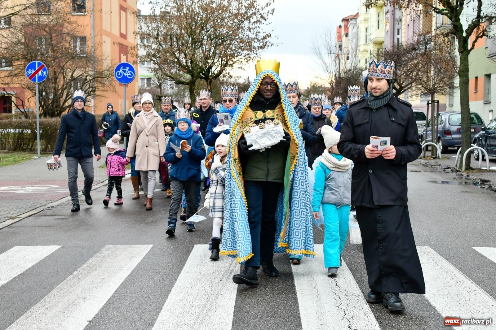 Zdjęcie w galerii na portalu naszraciborz.pl: Raciborski Orszak Trzech Króli przeszedł ulicami miasta [FOTO i WIDEO] wiadomości z regionu