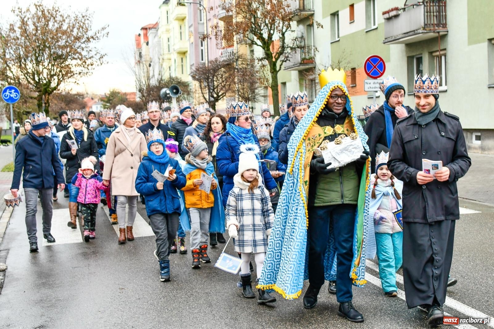 Zdjęcie w galerii na portalu naszraciborz.pl: Raciborski Orszak Trzech Króli przeszedł ulicami miasta [FOTO i WIDEO] wiadomości z regionu
