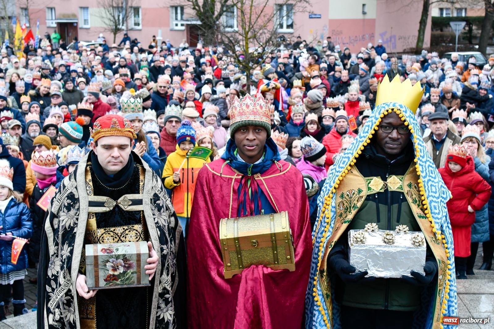 Zdjęcie w galerii na portalu naszraciborz.pl: Raciborski Orszak Trzech Króli przeszedł ulicami miasta [FOTO i WIDEO] wiadomości z regionu
