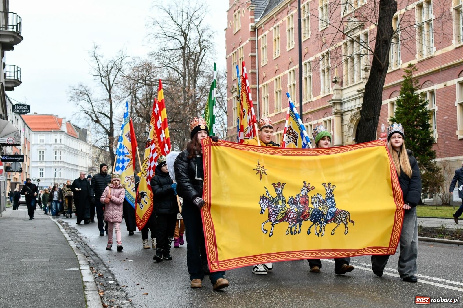 Zdjęcie w galerii na portalu naszraciborz.pl: Raciborski Orszak Trzech Króli przeszedł ulicami miasta [FOTO i WIDEO] wiadomości z regionu