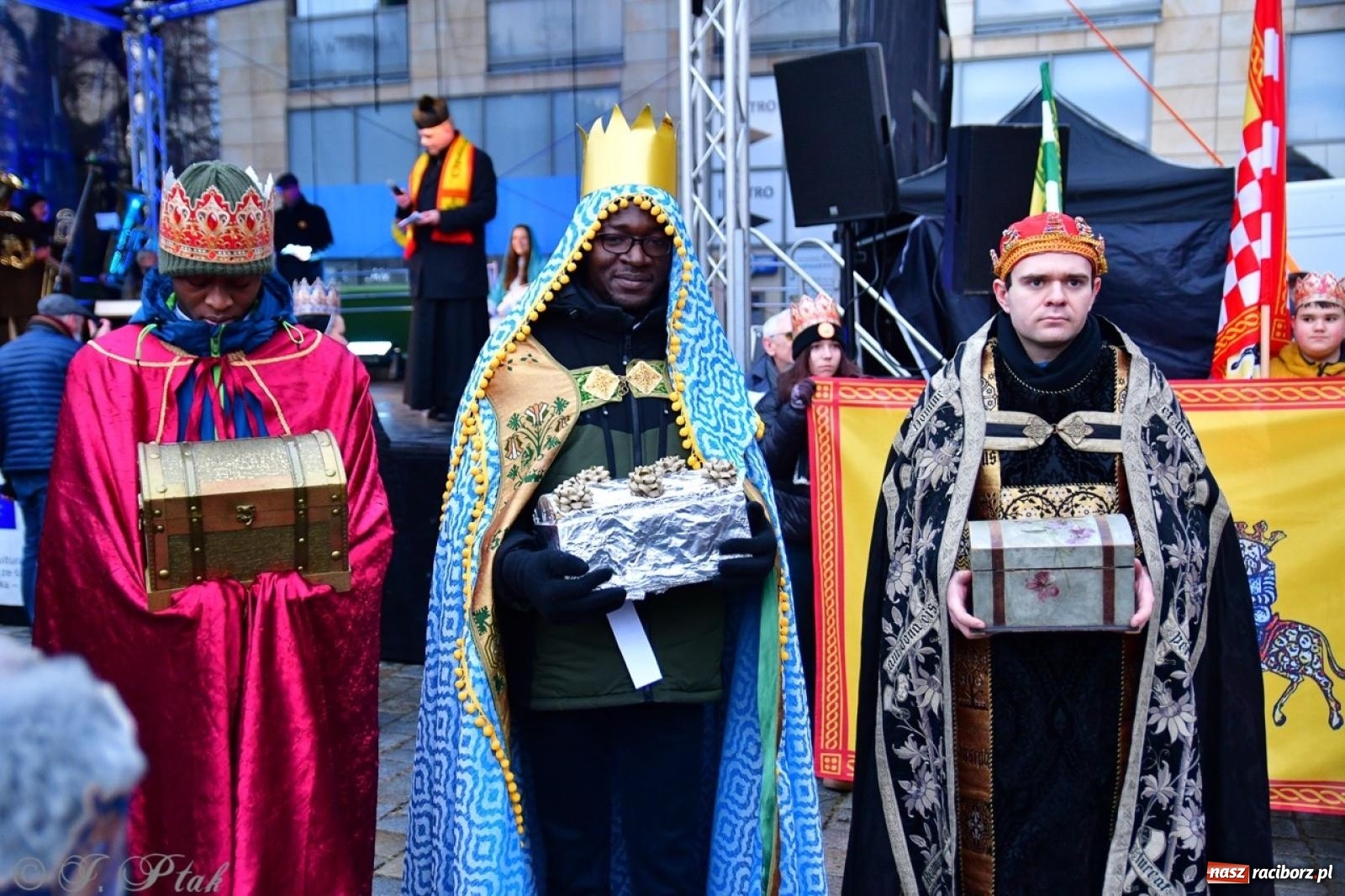 Zdjęcie w galerii na portalu naszraciborz.pl: Raciborski Orszak Trzech Króli przeszedł ulicami miasta [FOTO i WIDEO] wiadomości z regionu