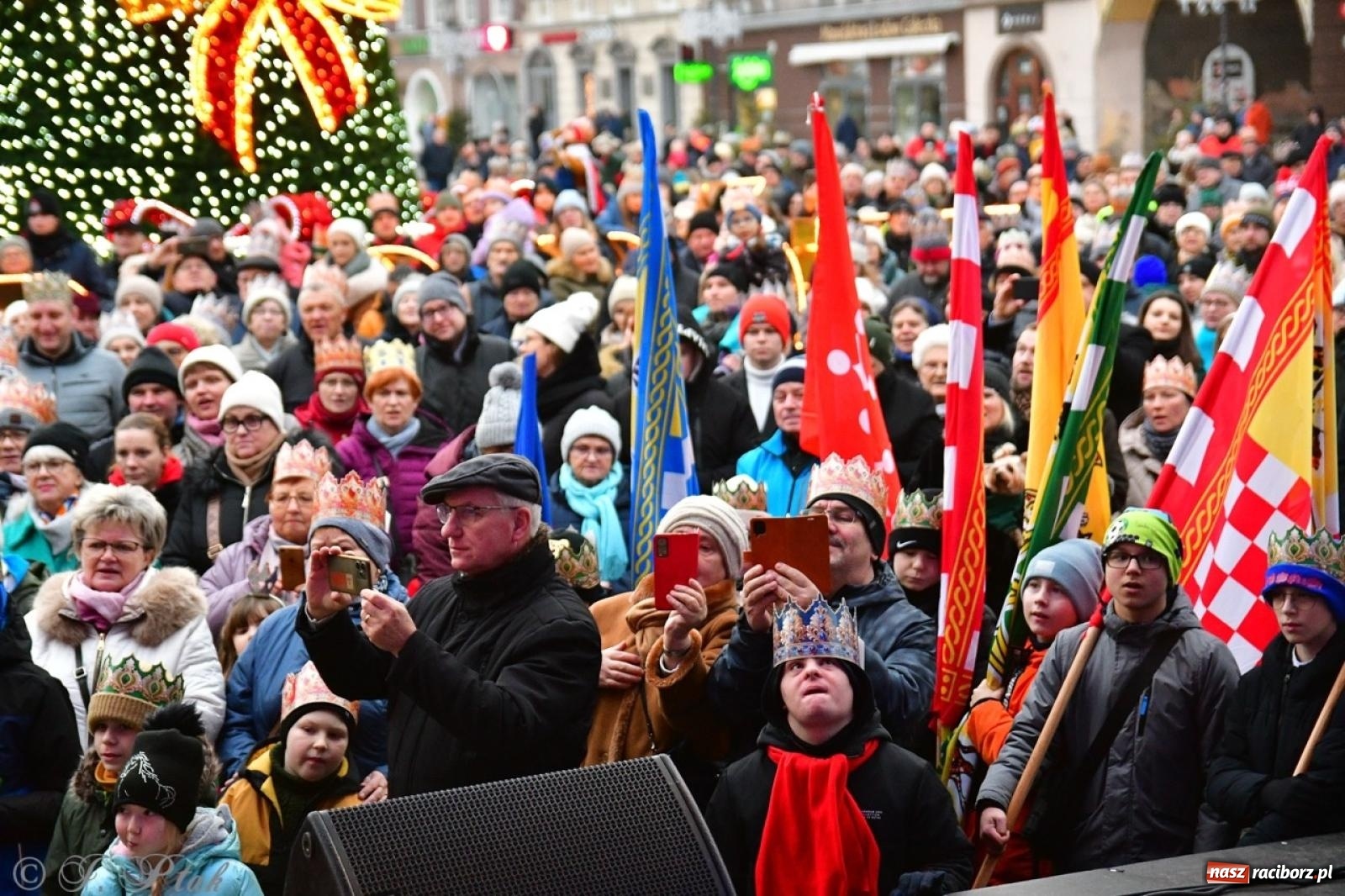 Zdjęcie w galerii na portalu naszraciborz.pl: Raciborski Orszak Trzech Króli przeszedł ulicami miasta [FOTO i WIDEO] wiadomości z regionu