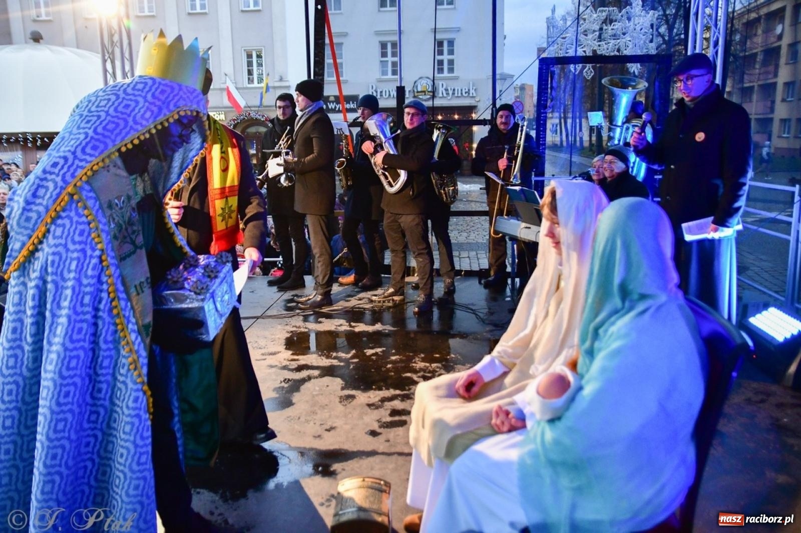 Zdjęcie w galerii na portalu naszraciborz.pl: Raciborski Orszak Trzech Króli przeszedł ulicami miasta [FOTO i WIDEO] wiadomości z regionu