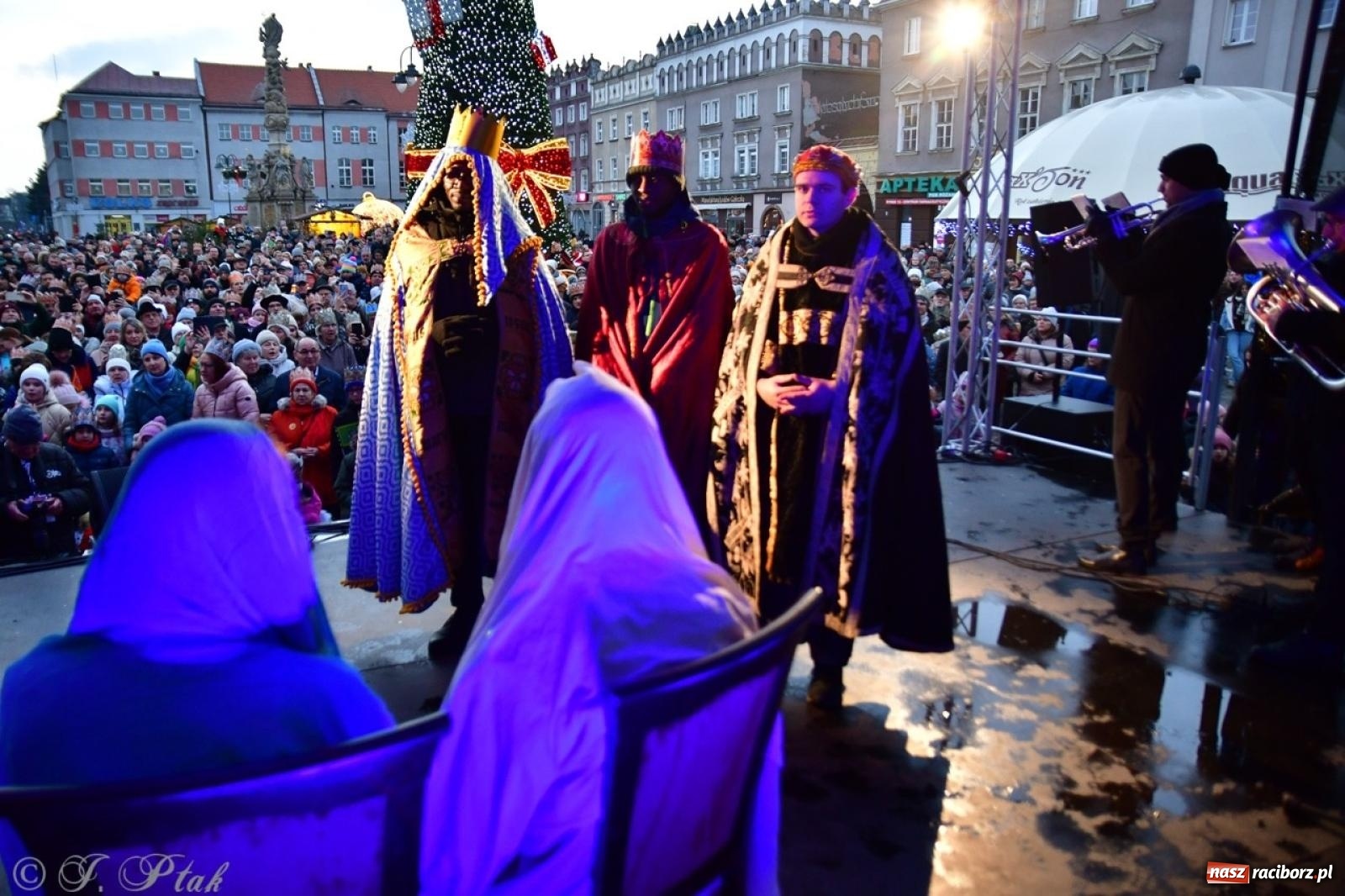 Zdjęcie w galerii na portalu naszraciborz.pl: Raciborski Orszak Trzech Króli przeszedł ulicami miasta [FOTO i WIDEO] wiadomości z regionu