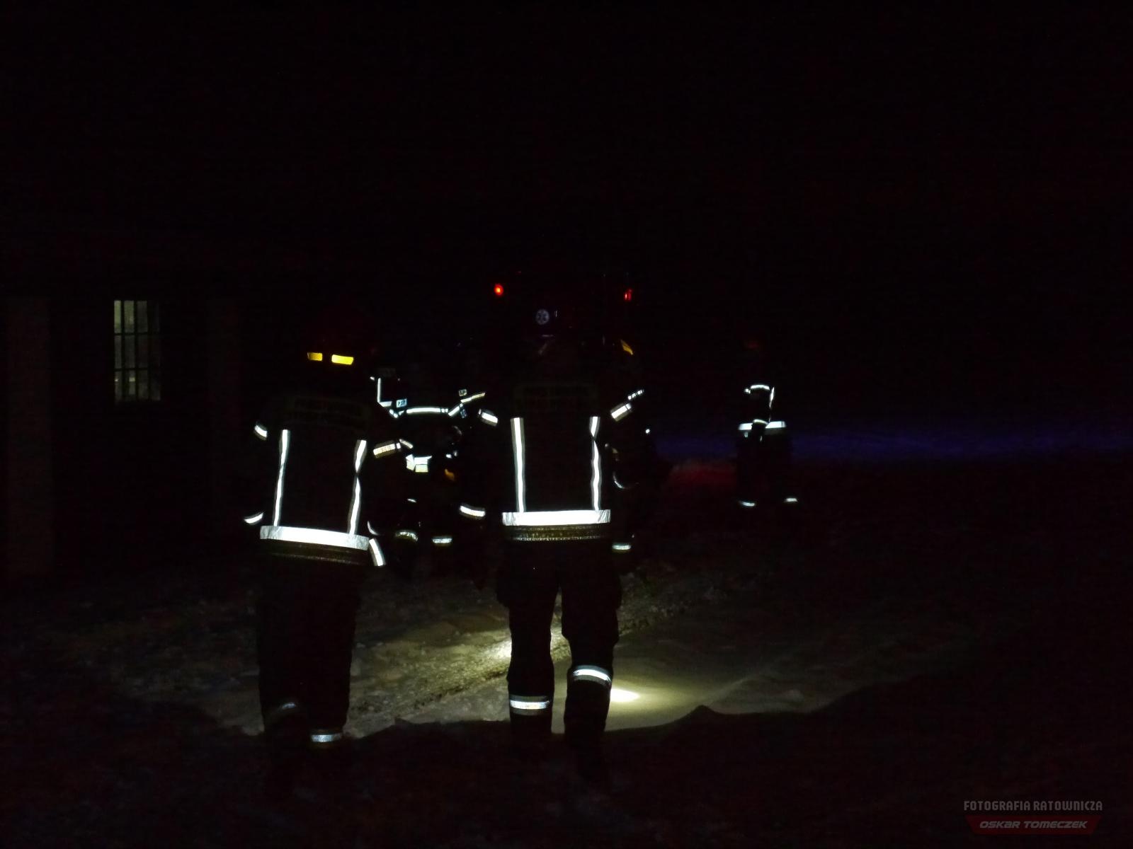 Zdjęcie w galerii na portalu naszraciborz.pl: Cztery zastępy w akcji w Babicach. Paliła się wiata, zagrożony był kurnik [FOTO] wiadomości z regionu