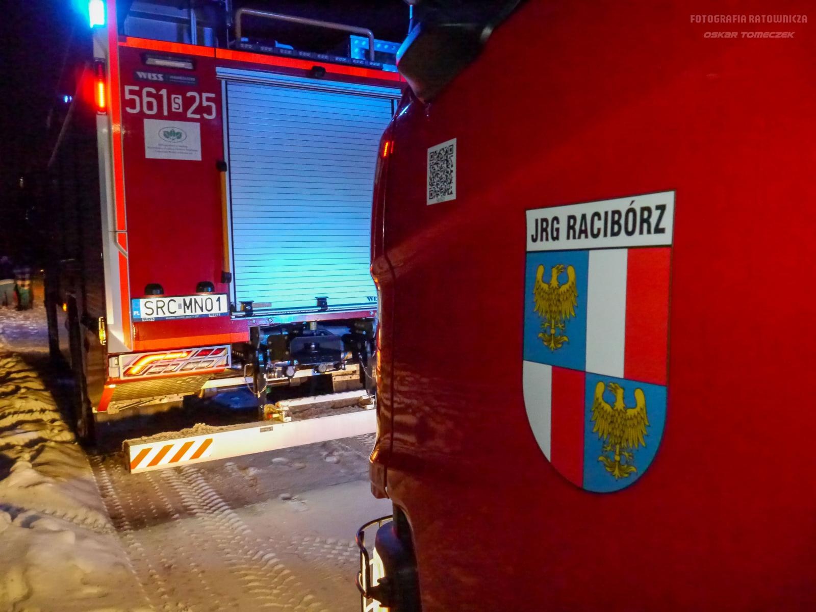 Zdjęcie w galerii na portalu naszraciborz.pl: Cztery zastępy w akcji w Babicach. Paliła się wiata, zagrożony był kurnik [FOTO] wiadomości z regionu