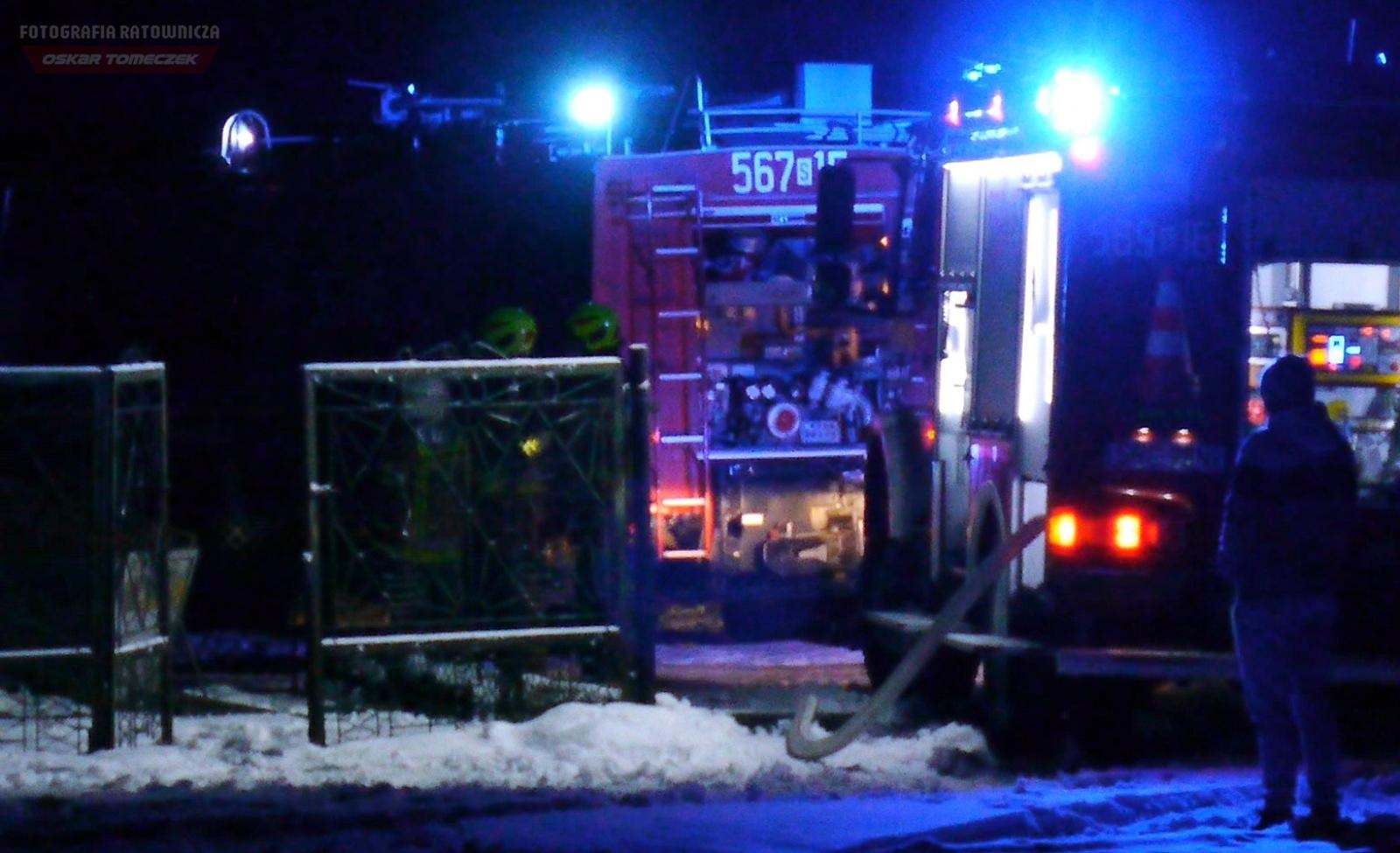 Zdjęcie w galerii na portalu naszraciborz.pl: Cztery zastępy w akcji w Babicach. Paliła się wiata, zagrożony był kurnik [FOTO] wiadomości z regionu