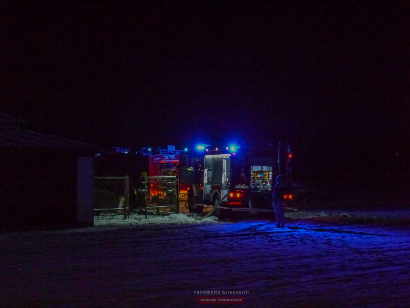 Zdjęcie w galerii na portalu naszraciborz.pl: Cztery zastępy w akcji w Babicach. Paliła się wiata, zagrożony był kurnik [FOTO] wiadomości z regionu