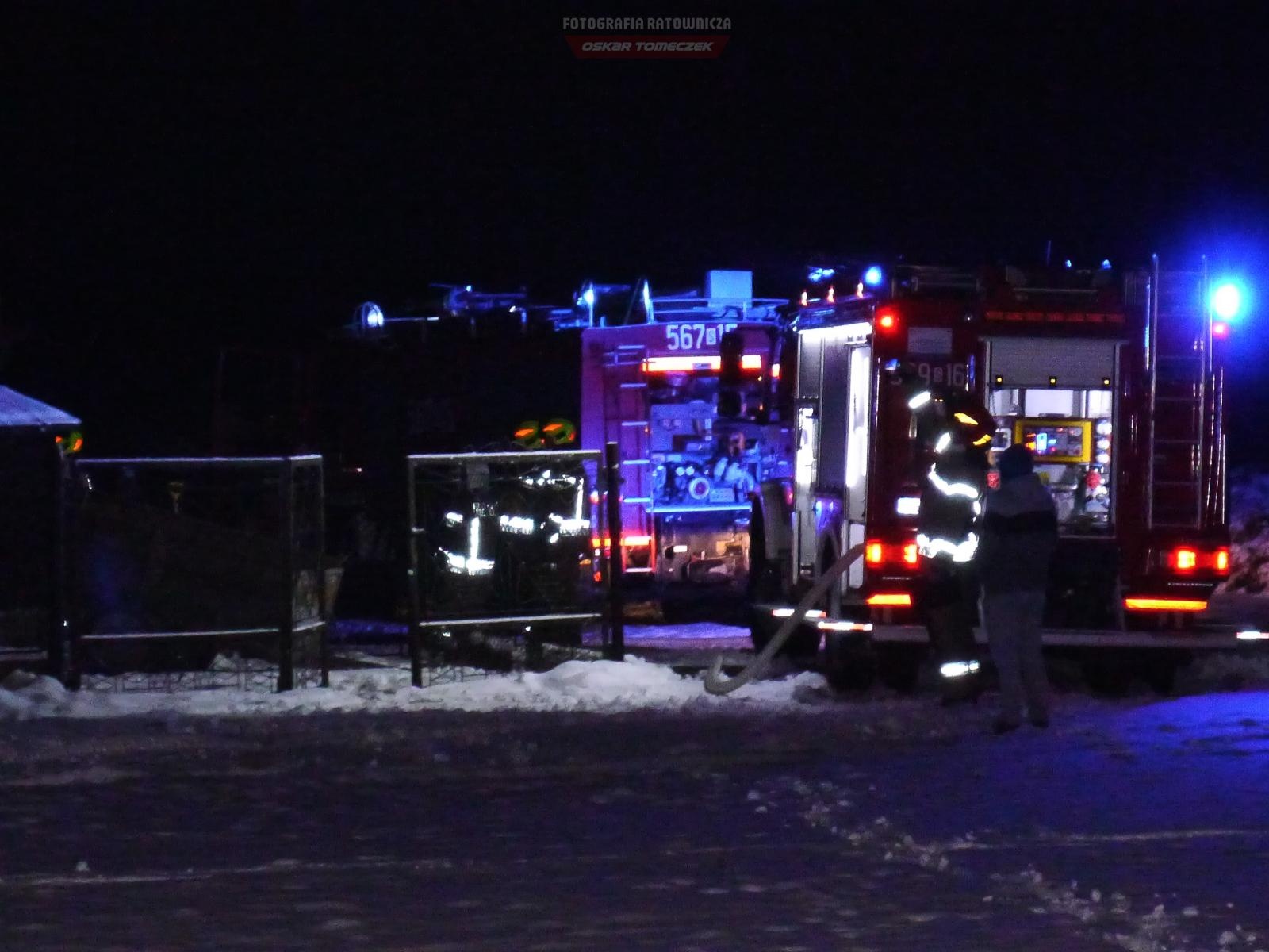 Zdjęcie w galerii na portalu naszraciborz.pl: Cztery zastępy w akcji w Babicach. Paliła się wiata, zagrożony był kurnik [FOTO] wiadomości z regionu