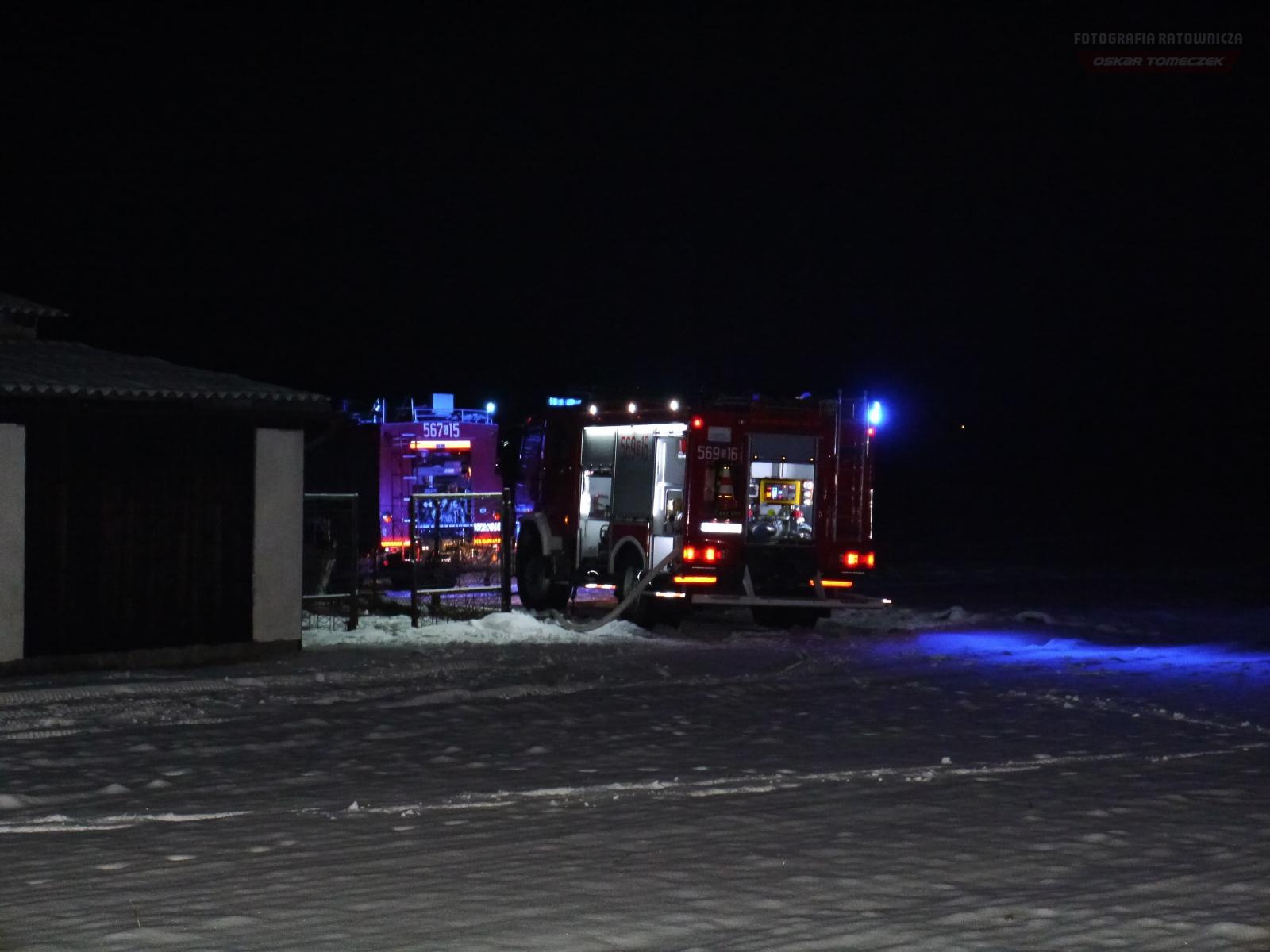 Zdjęcie w galerii na portalu naszraciborz.pl: Cztery zastępy w akcji w Babicach. Paliła się wiata, zagrożony był kurnik [FOTO] wiadomości z regionu