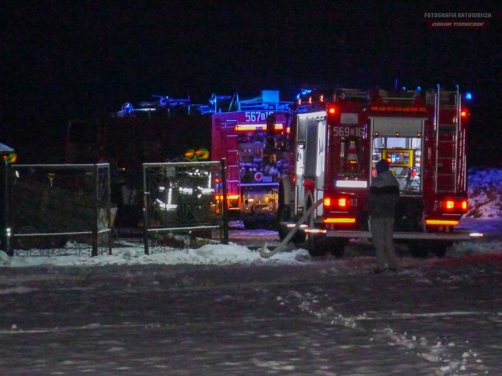 Zdjęcie w galerii na portalu naszraciborz.pl: Cztery zastępy w akcji w Babicach. Paliła się wiata, zagrożony był kurnik [FOTO] wiadomości z regionu