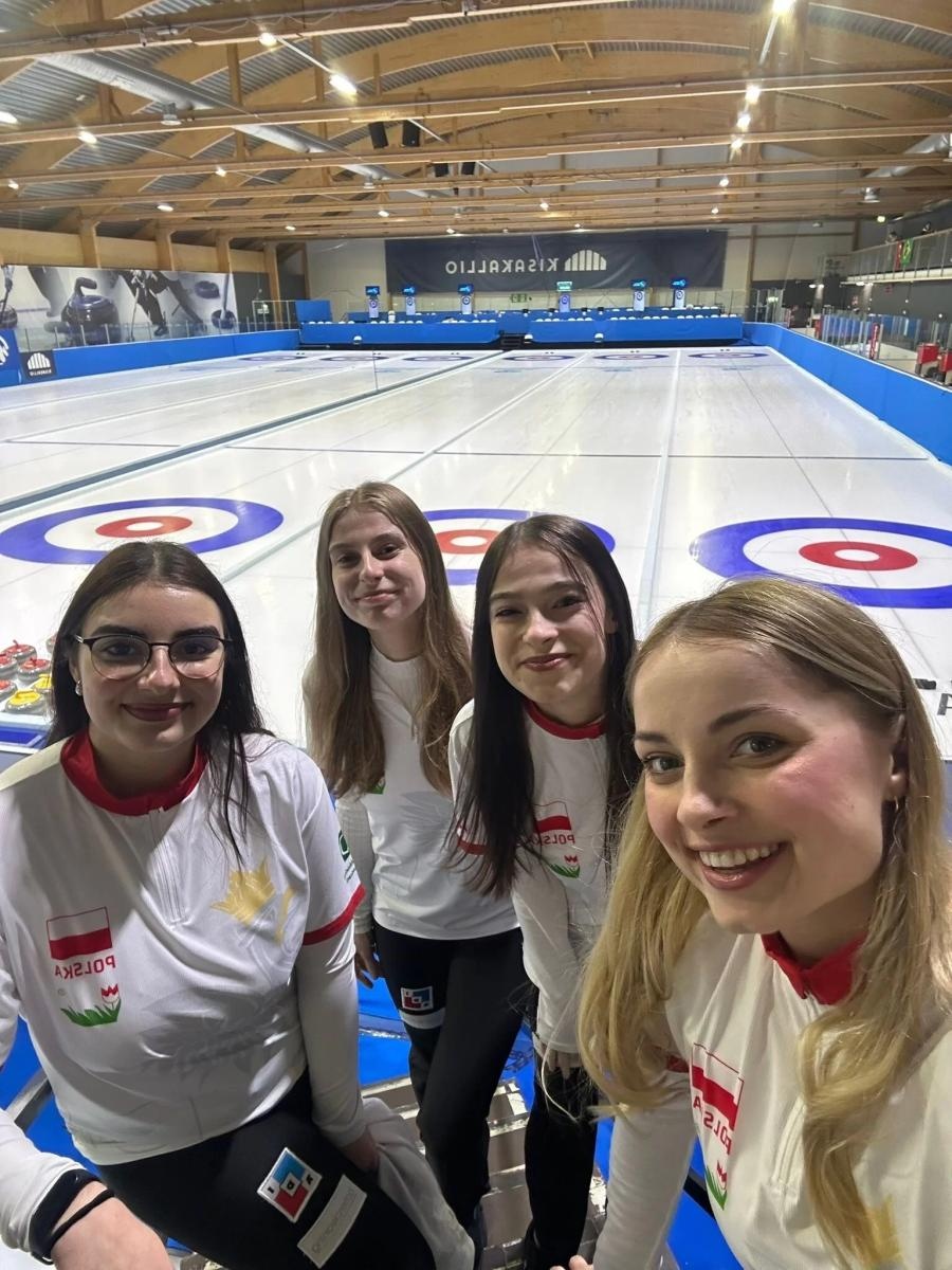 Zdjęcie w galerii na portalu naszraciborz.pl: Studentka raciborskiej ANS uczestniczką mistrzostw świata w curlingu wiadomości z regionu