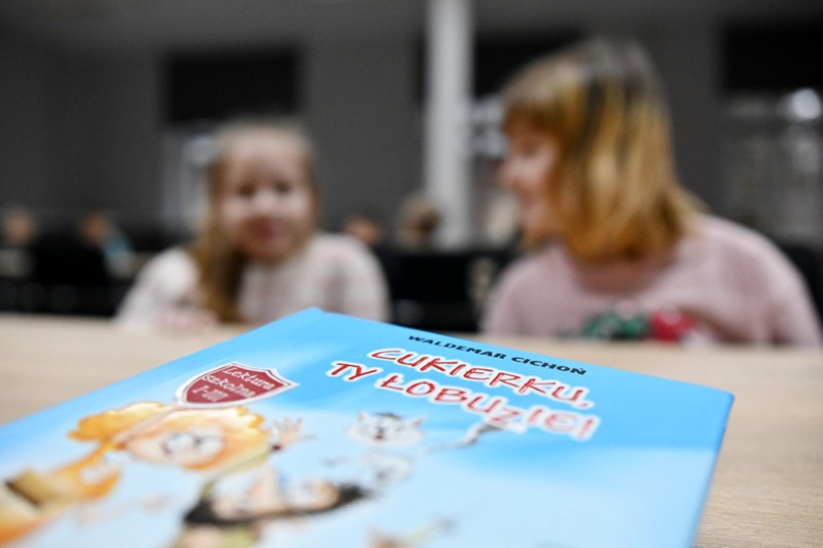 Zdjęcie w galerii na portalu naszraciborz.pl: Czytamy dzieciom w Śląskim Oddziale Straży Granicznej wiadomości z regionu