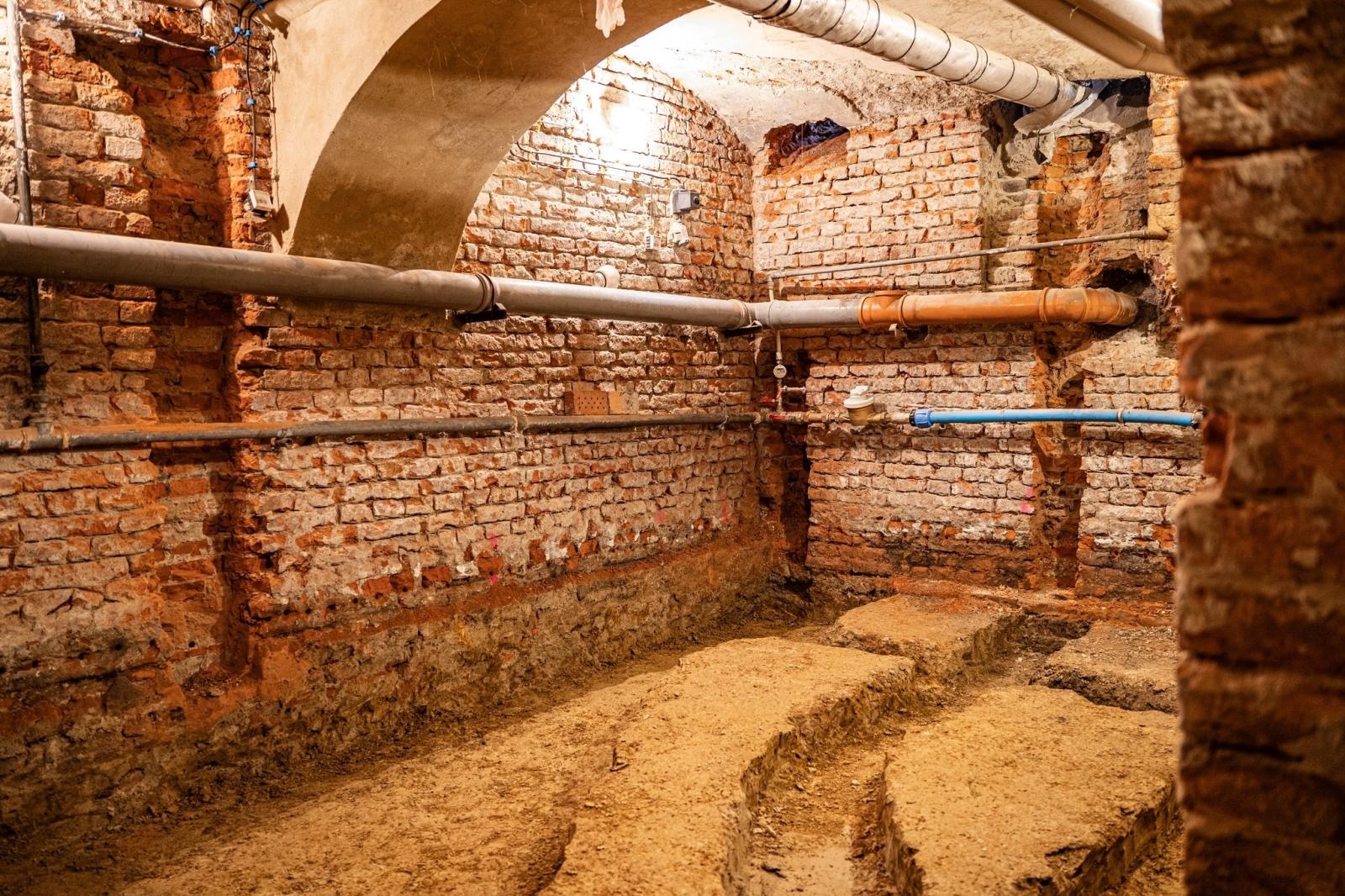 Zdjęcie w galerii na portalu naszraciborz.pl: Sensacyjne odkrycie w piwnicy raciborskiego muzeum! wiadomości z regionu