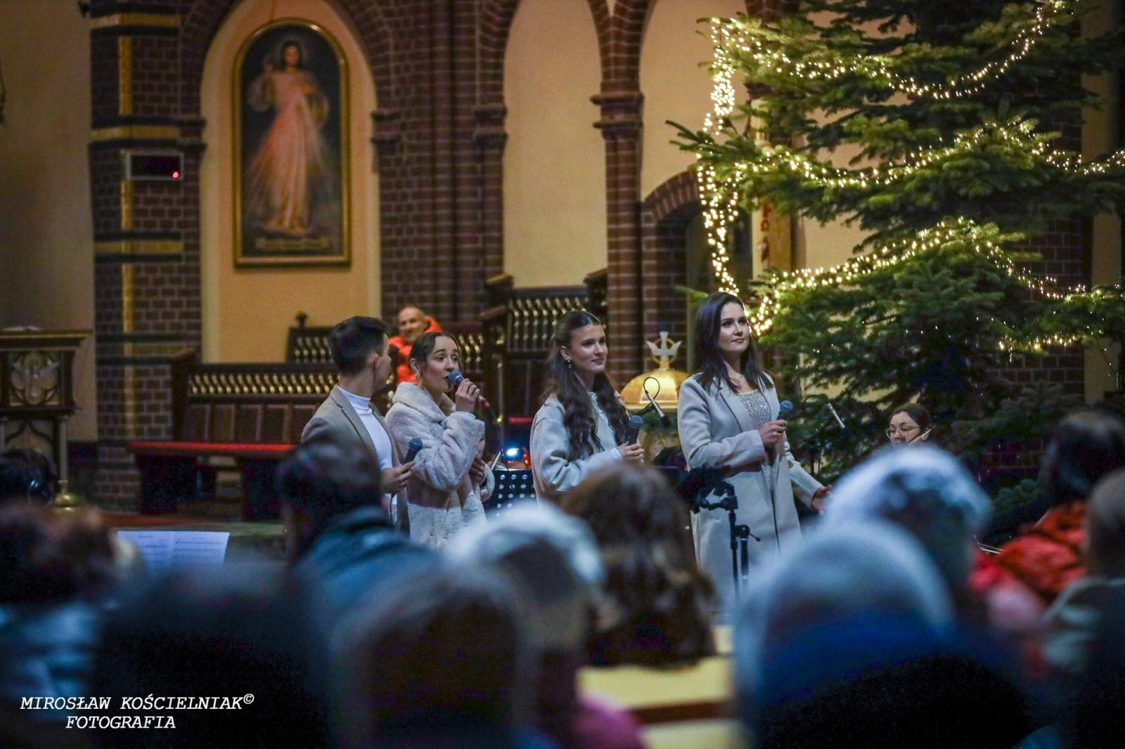 Zdjęcie w galerii na portalu naszraciborz.pl: Przednutki. Koncert kolęd w kościele św. Mikołaja [FOTO i WIDEO] wiadomości z regionu