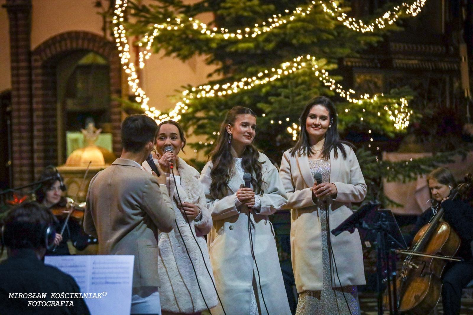 Zdjęcie w galerii na portalu naszraciborz.pl: Przednutki. Koncert kolęd w kościele św. Mikołaja [FOTO i WIDEO] wiadomości z regionu