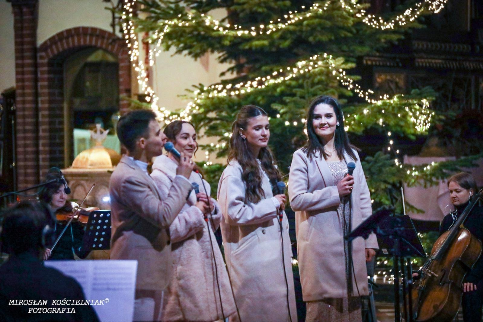 Zdjęcie w galerii na portalu naszraciborz.pl: Przednutki. Koncert kolęd w kościele św. Mikołaja [FOTO i WIDEO] wiadomości z regionu