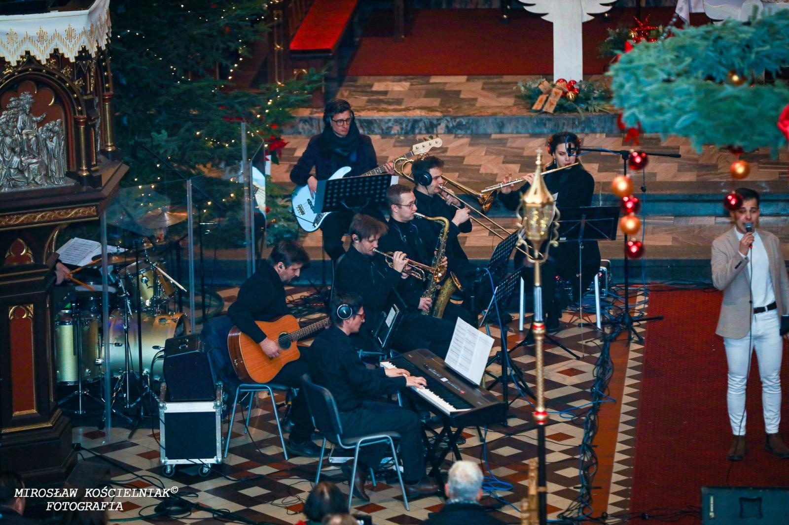 Zdjęcie w galerii na portalu naszraciborz.pl: Przednutki. Koncert kolęd w kościele św. Mikołaja [FOTO i WIDEO] wiadomości z regionu