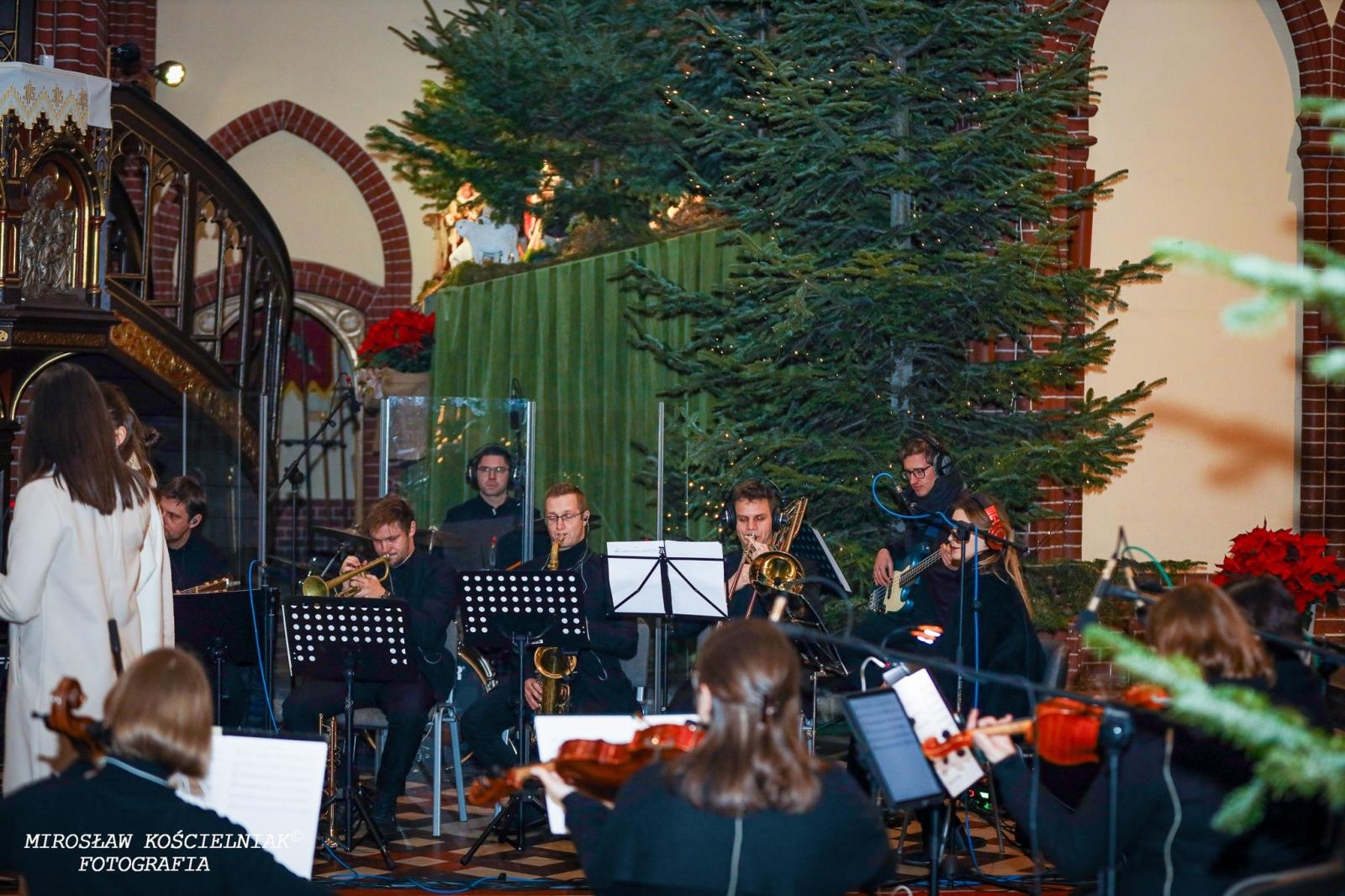 Zdjęcie w galerii na portalu naszraciborz.pl: Przednutki. Koncert kolęd w kościele św. Mikołaja [FOTO i WIDEO] wiadomości z regionu