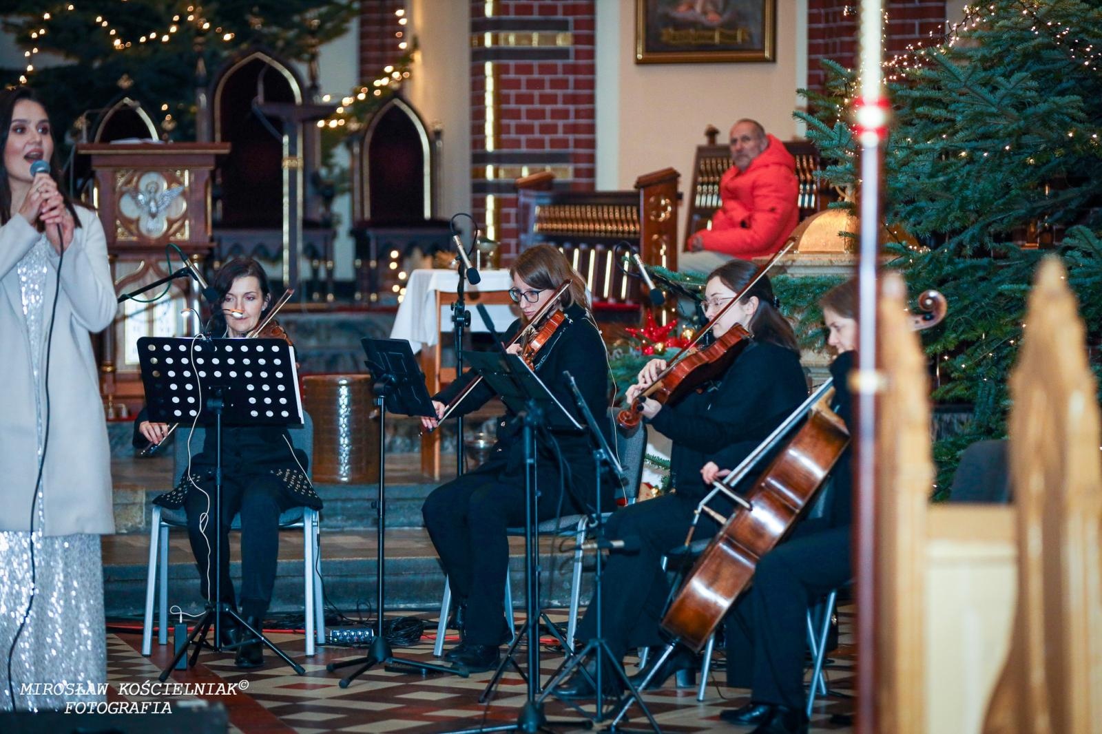 Zdjęcie w galerii na portalu naszraciborz.pl: Przednutki. Koncert kolęd w kościele św. Mikołaja [FOTO i WIDEO] wiadomości z regionu