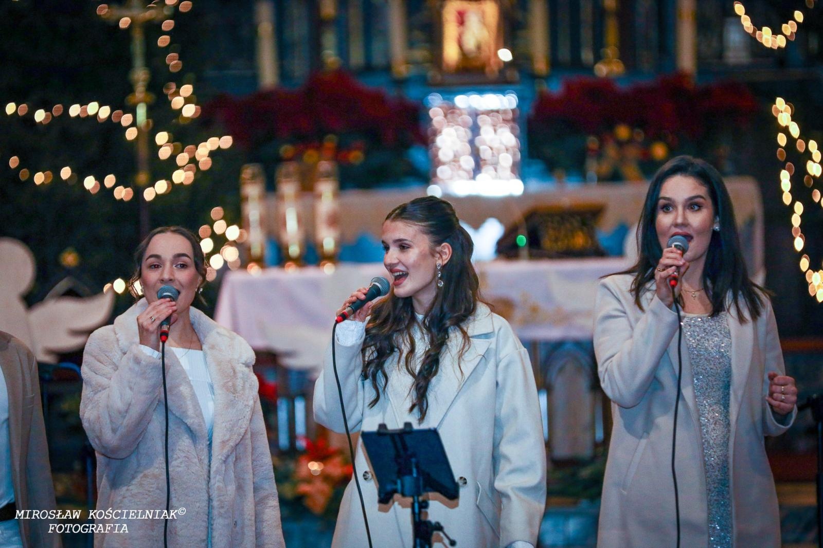 Zdjęcie w galerii na portalu naszraciborz.pl: Przednutki. Koncert kolęd w kościele św. Mikołaja [FOTO i WIDEO] wiadomości z regionu