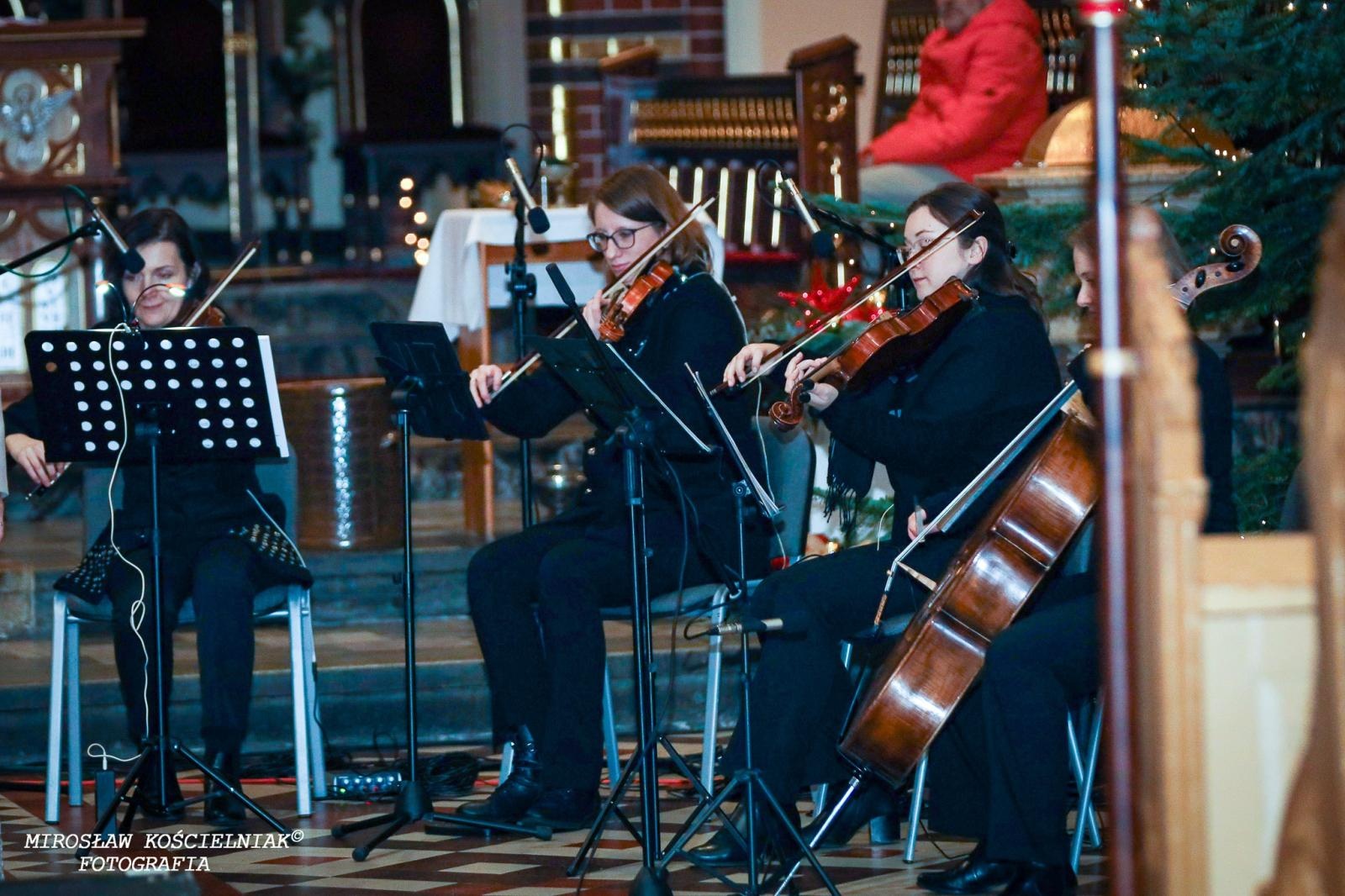 Zdjęcie w galerii na portalu naszraciborz.pl: Przednutki. Koncert kolęd w kościele św. Mikołaja [FOTO i WIDEO] wiadomości z regionu