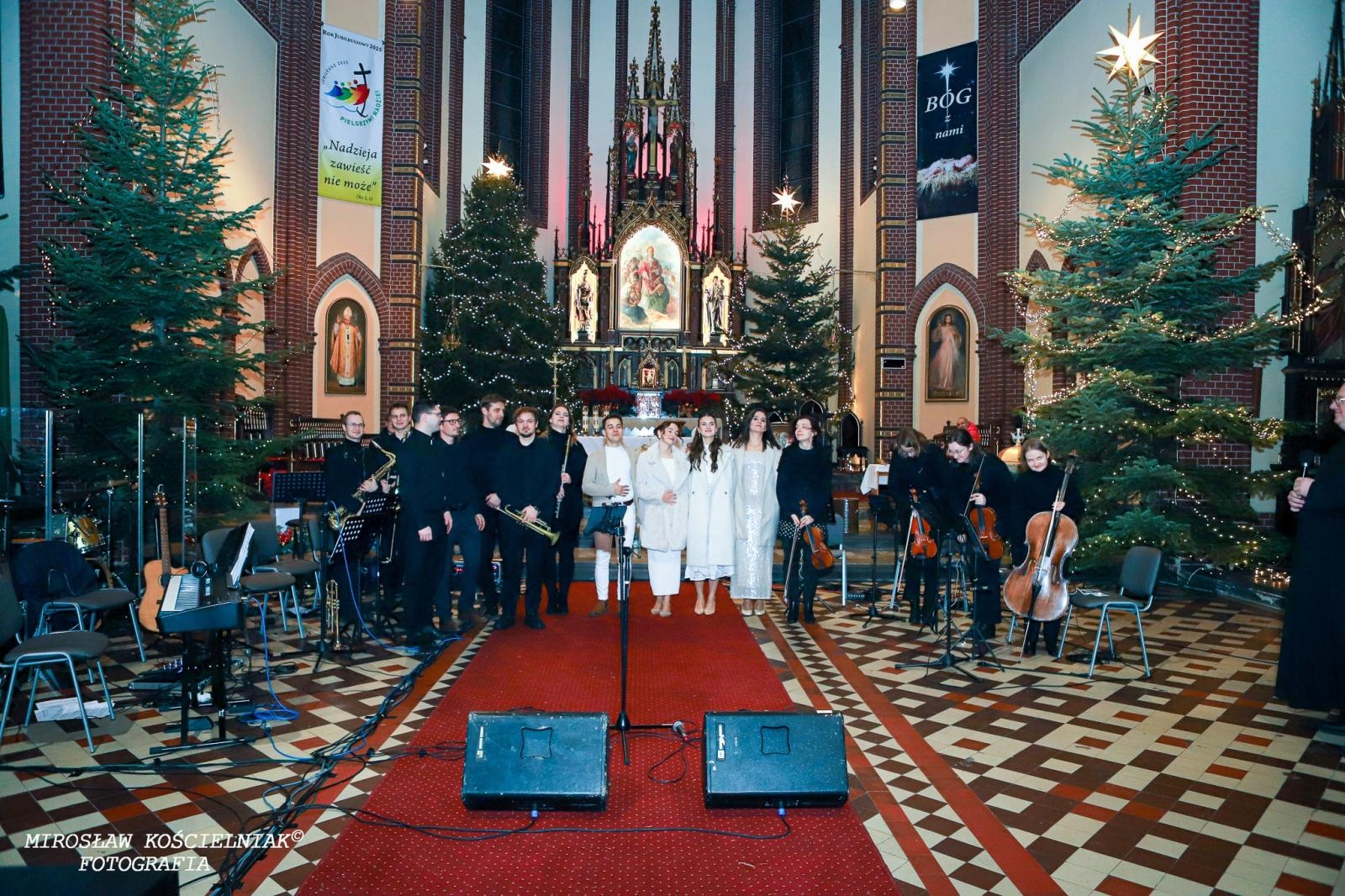 Zdjęcie w galerii na portalu naszraciborz.pl: Przednutki. Koncert kolęd w kościele św. Mikołaja [FOTO i WIDEO] wiadomości z regionu