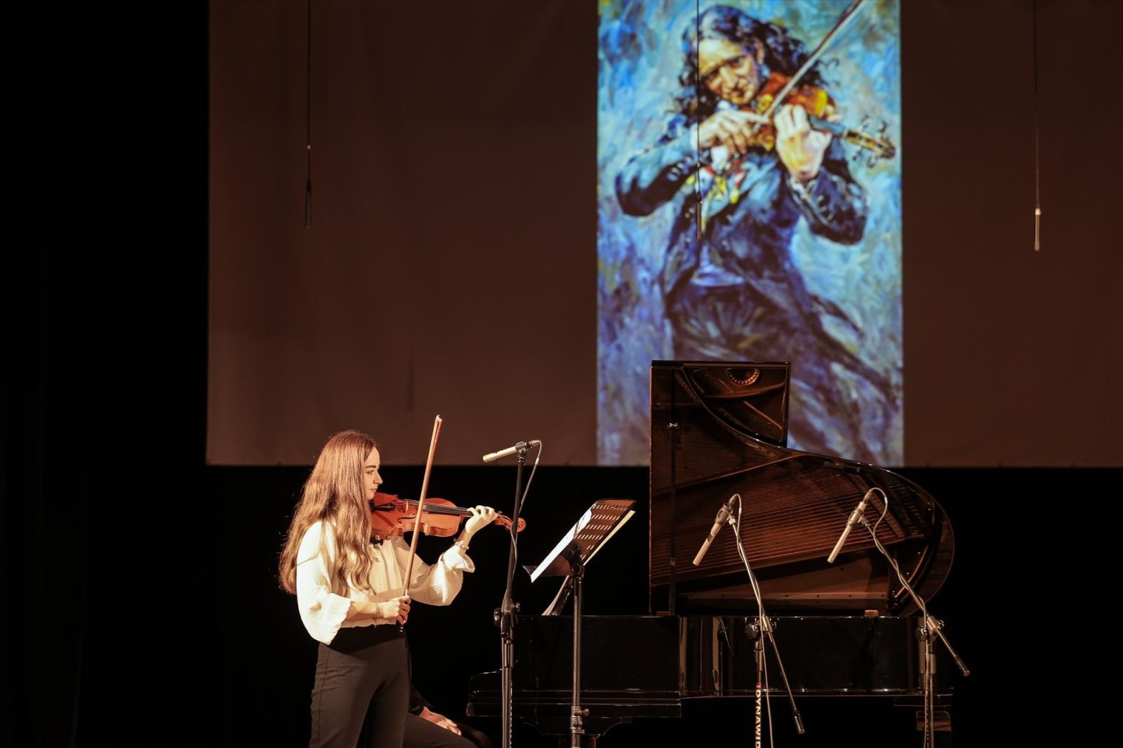 Zdjęcie w galerii na portalu naszraciborz.pl: Vivaldi, Paganini, Wieniawski, czyli SKRZYPCE na koncertach umuzykalniających w RCK wiadomości z regionu
