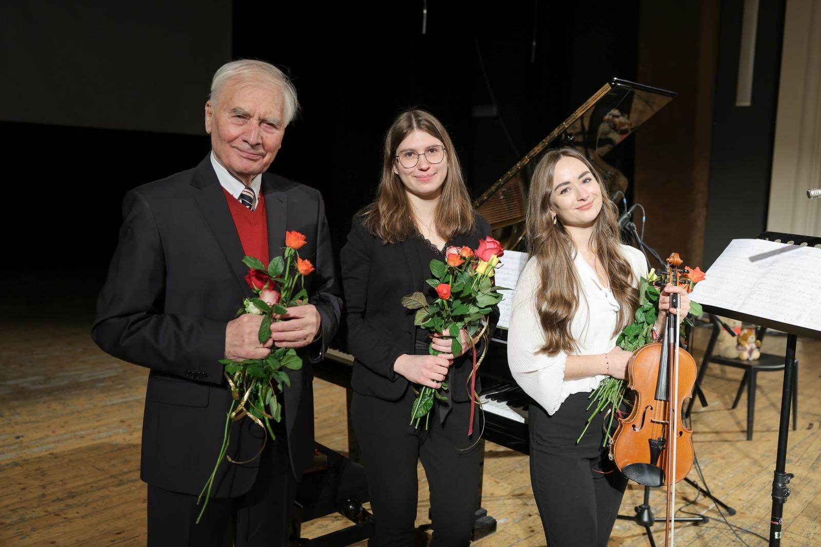 Zdjęcie w galerii na portalu naszraciborz.pl: Vivaldi, Paganini, Wieniawski, czyli SKRZYPCE na koncertach umuzykalniających w RCK wiadomości z regionu