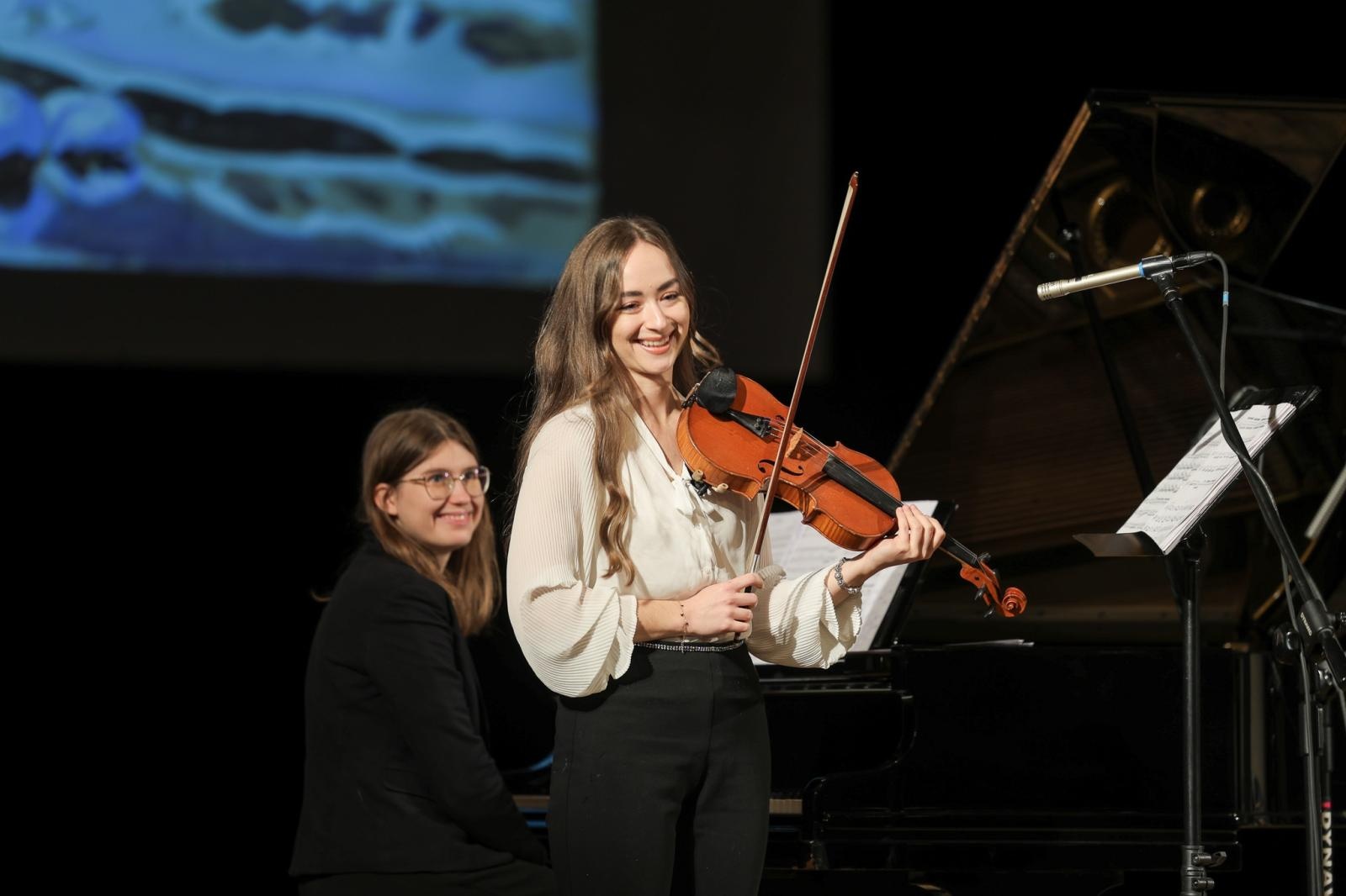 Zdjęcie w galerii na portalu naszraciborz.pl: Vivaldi, Paganini, Wieniawski, czyli SKRZYPCE na koncertach umuzykalniających w RCK wiadomości z regionu