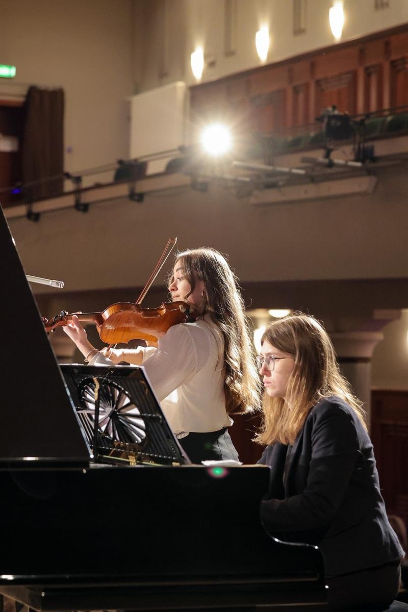 Zdjęcie w galerii na portalu naszraciborz.pl: Vivaldi, Paganini, Wieniawski, czyli SKRZYPCE na koncertach umuzykalniających w RCK wiadomości z regionu