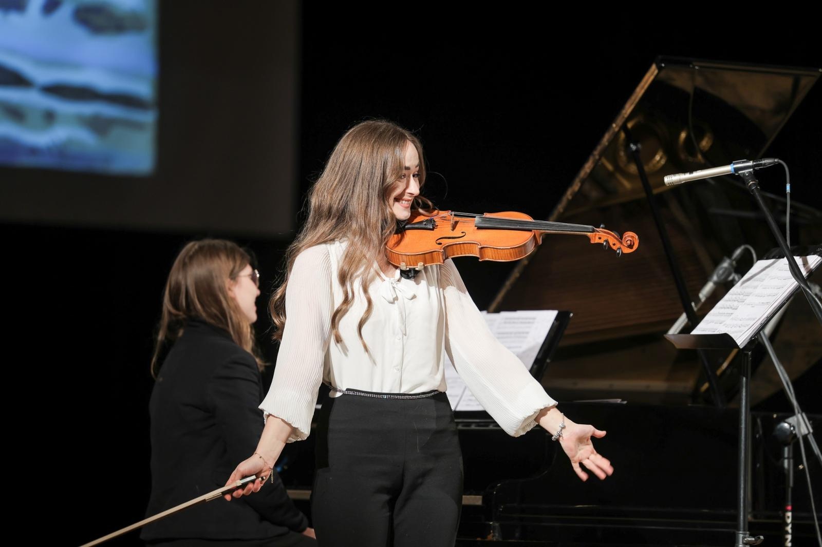 Zdjęcie w galerii na portalu naszraciborz.pl: Vivaldi, Paganini, Wieniawski, czyli SKRZYPCE na koncertach umuzykalniających w RCK wiadomości z regionu