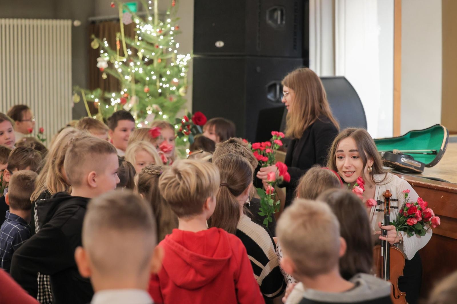 Zdjęcie w galerii na portalu naszraciborz.pl: Vivaldi, Paganini, Wieniawski, czyli SKRZYPCE na koncertach umuzykalniających w RCK wiadomości z regionu