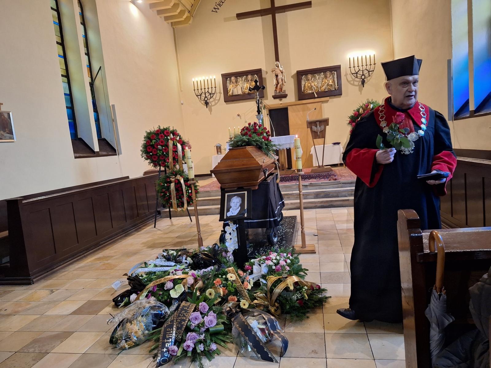 Zdjęcie w galerii na portalu naszraciborz.pl: ZNP żegna koleżankę Stefanię Krakowską wiadomości z regionu