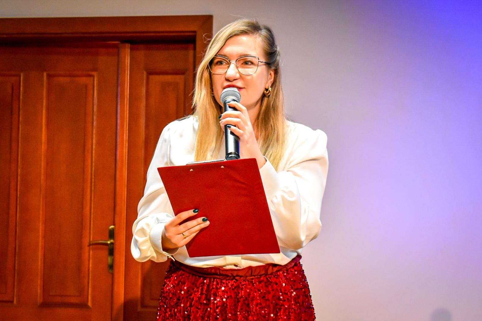 Zdjęcie w galerii na portalu naszraciborz.pl: Góralskie kolędy na zamku – noworoczne spotkanie Środowiskowego Domu Samopomocy wiadomości z regionu