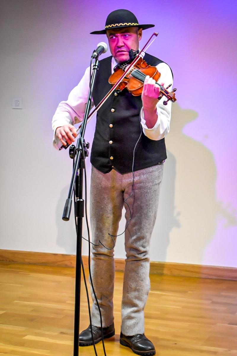 Zdjęcie w galerii na portalu naszraciborz.pl: Góralskie kolędy na zamku – noworoczne spotkanie Środowiskowego Domu Samopomocy wiadomości z regionu