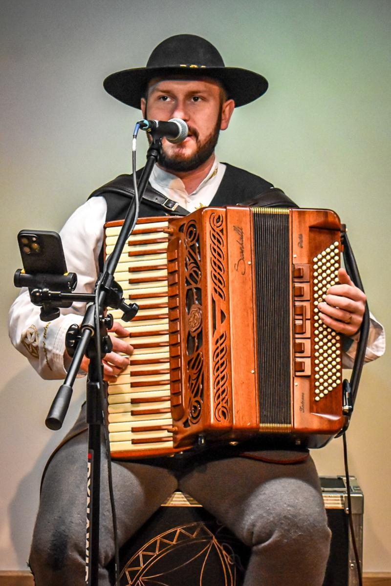 Zdjęcie w galerii na portalu naszraciborz.pl: Góralskie kolędy na zamku – noworoczne spotkanie Środowiskowego Domu Samopomocy wiadomości z regionu