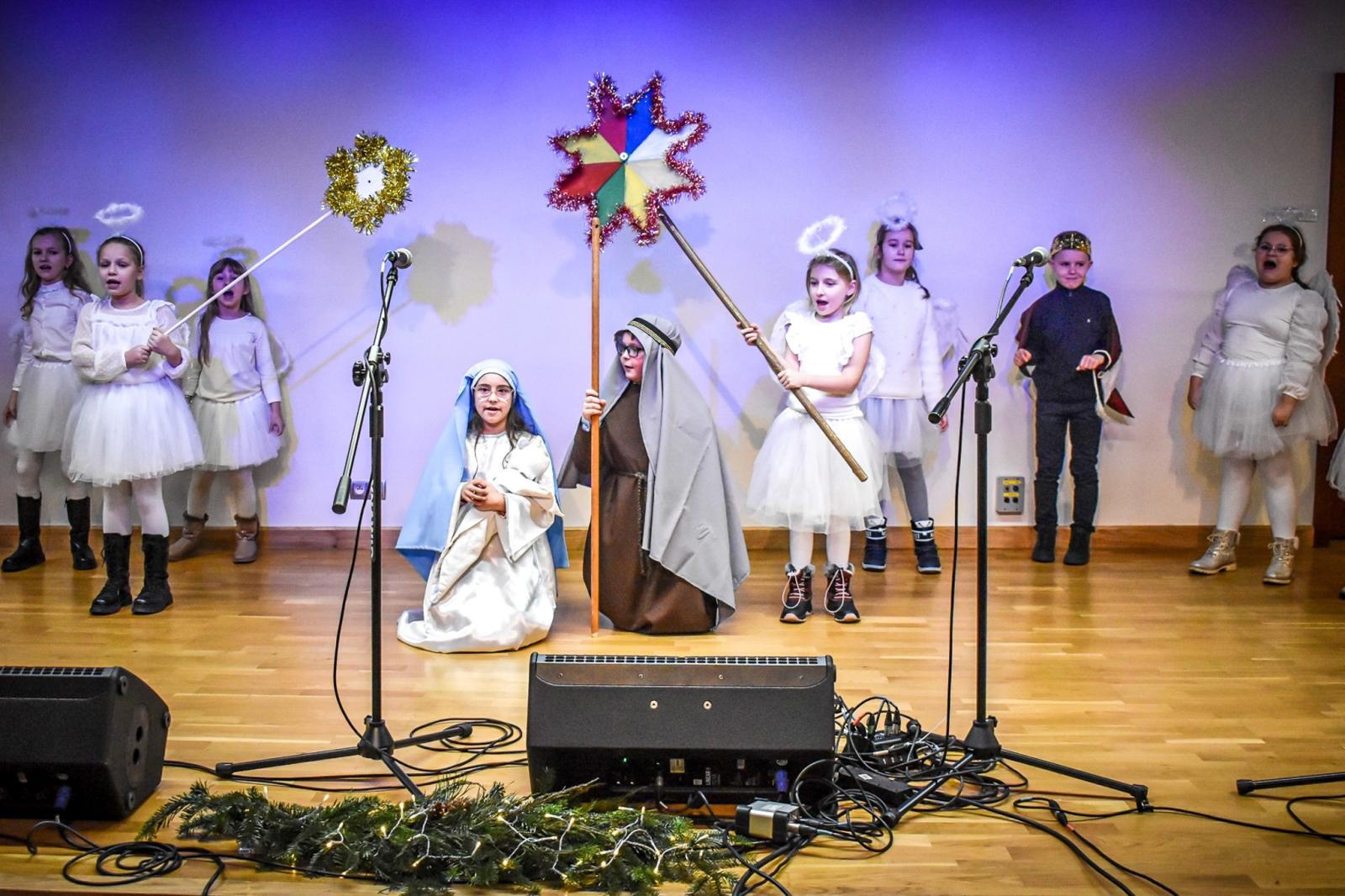 Zdjęcie w galerii na portalu naszraciborz.pl: Góralskie kolędy na zamku – noworoczne spotkanie Środowiskowego Domu Samopomocy wiadomości z regionu