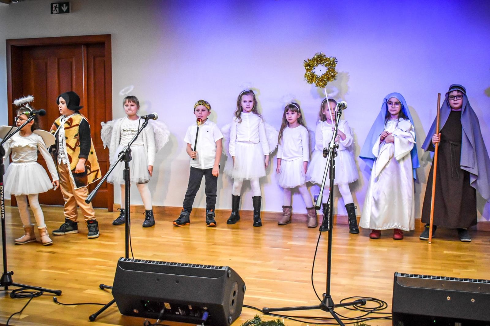 Zdjęcie w galerii na portalu naszraciborz.pl: Góralskie kolędy na zamku – noworoczne spotkanie Środowiskowego Domu Samopomocy wiadomości z regionu