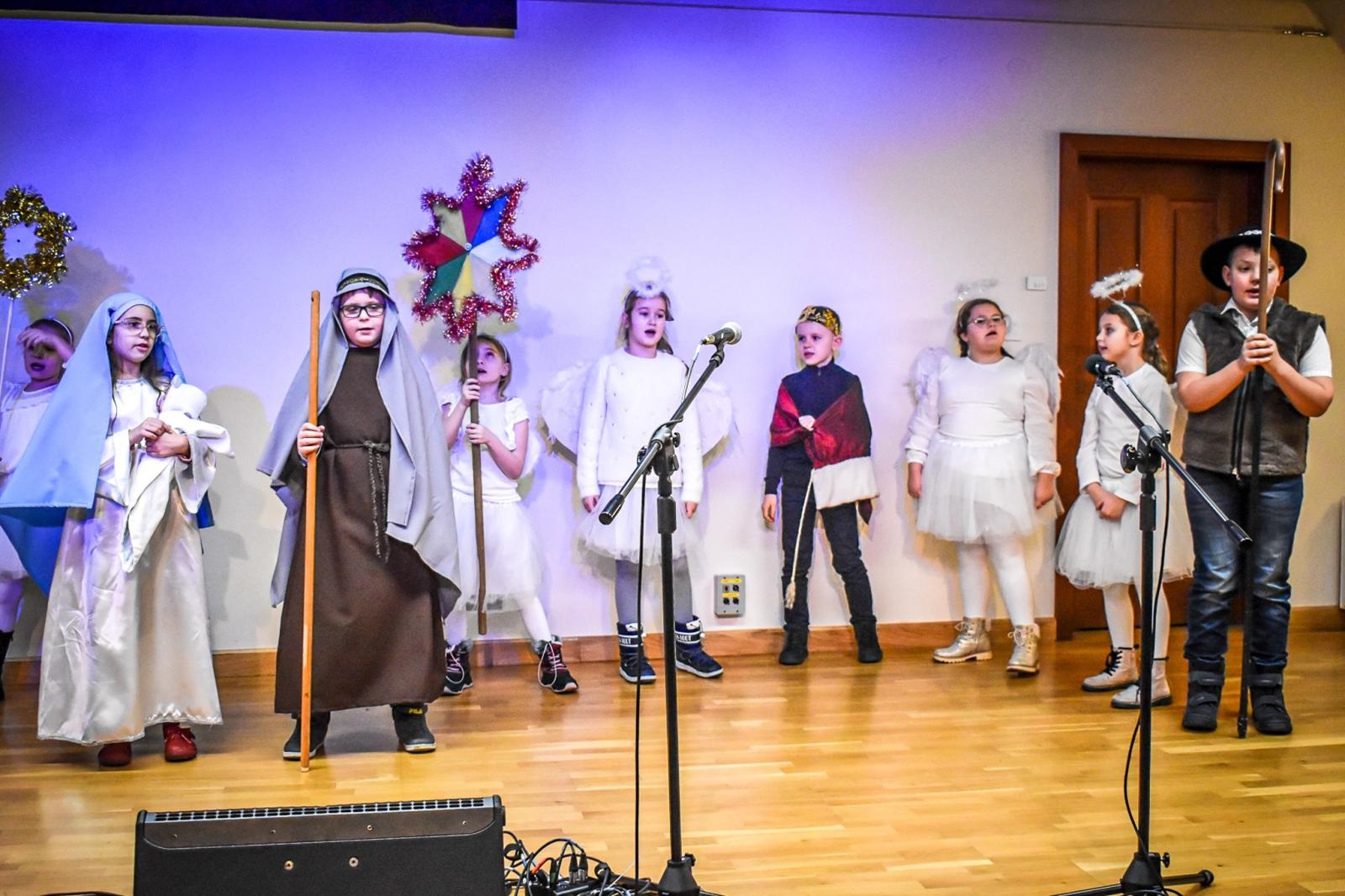 Zdjęcie w galerii na portalu naszraciborz.pl: Góralskie kolędy na zamku – noworoczne spotkanie Środowiskowego Domu Samopomocy wiadomości z regionu