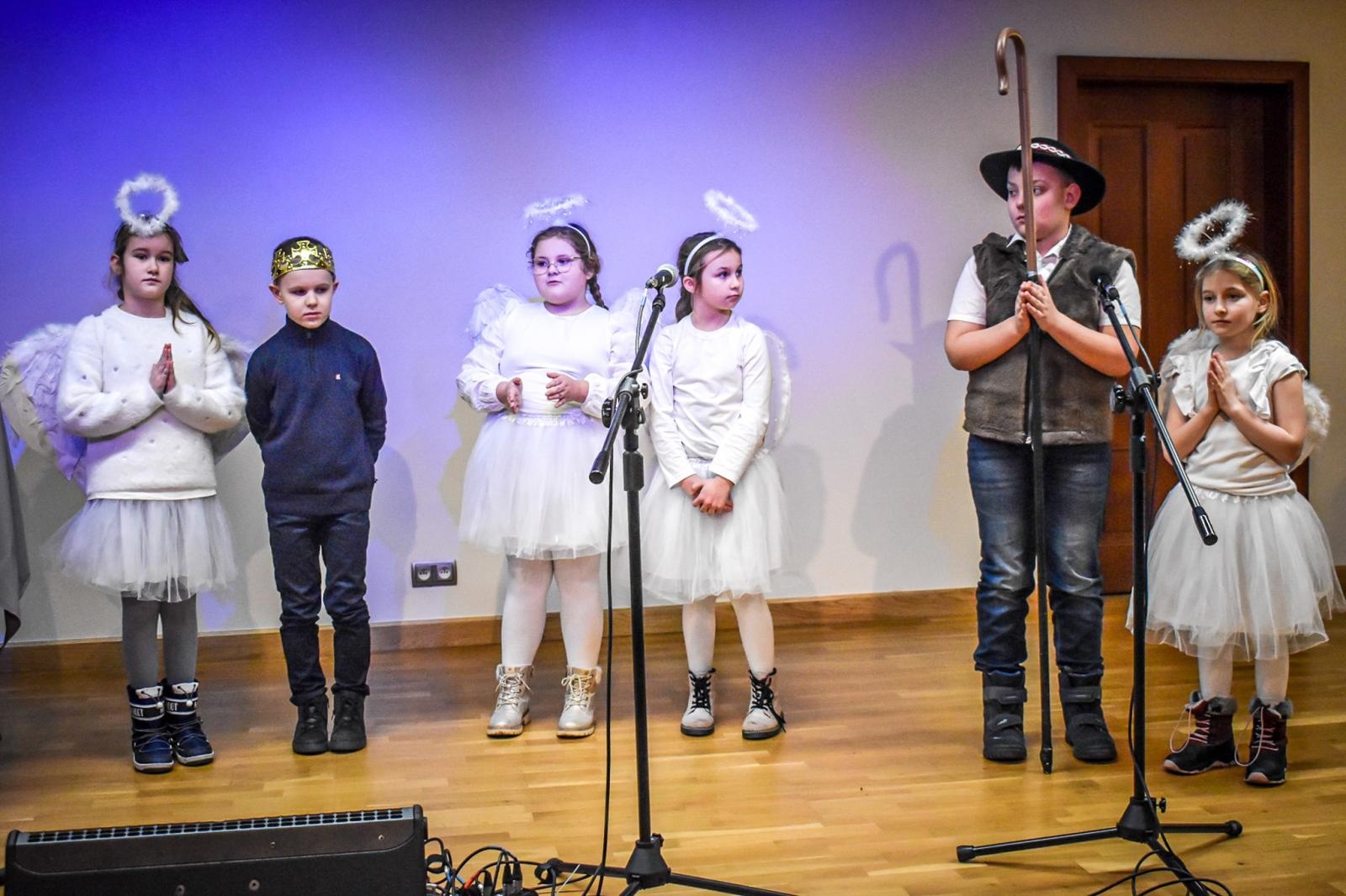 Zdjęcie w galerii na portalu naszraciborz.pl: Góralskie kolędy na zamku – noworoczne spotkanie Środowiskowego Domu Samopomocy wiadomości z regionu