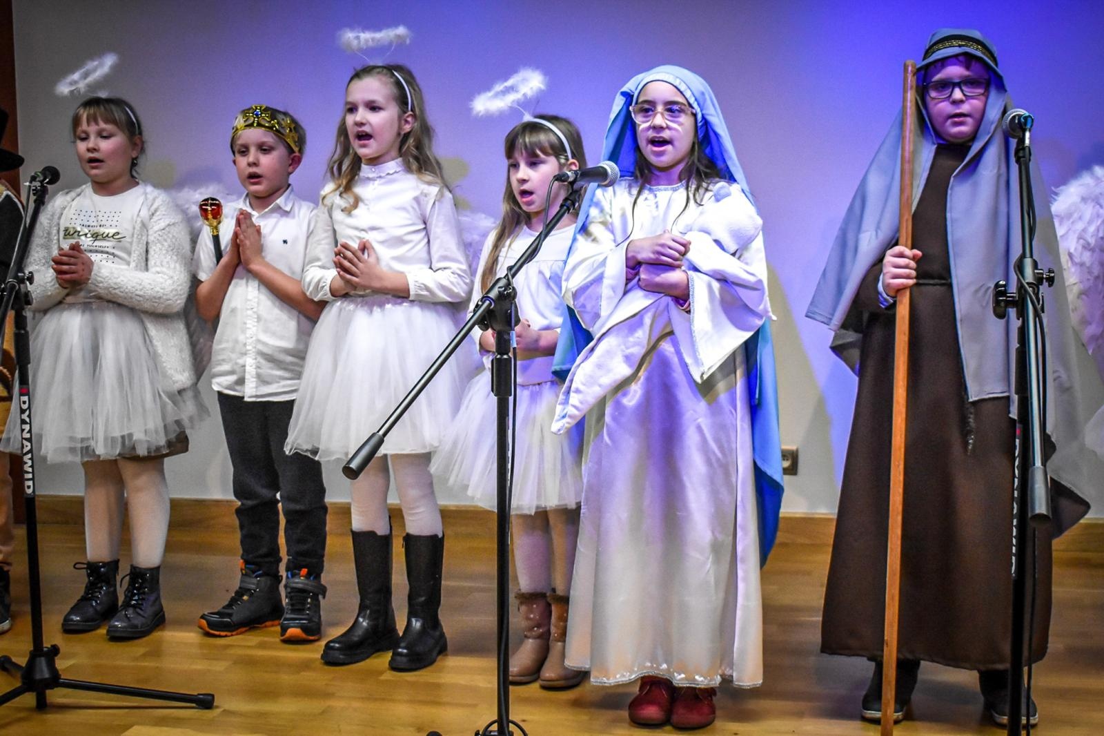 Zdjęcie w galerii na portalu naszraciborz.pl: Góralskie kolędy na zamku – noworoczne spotkanie Środowiskowego Domu Samopomocy wiadomości z regionu