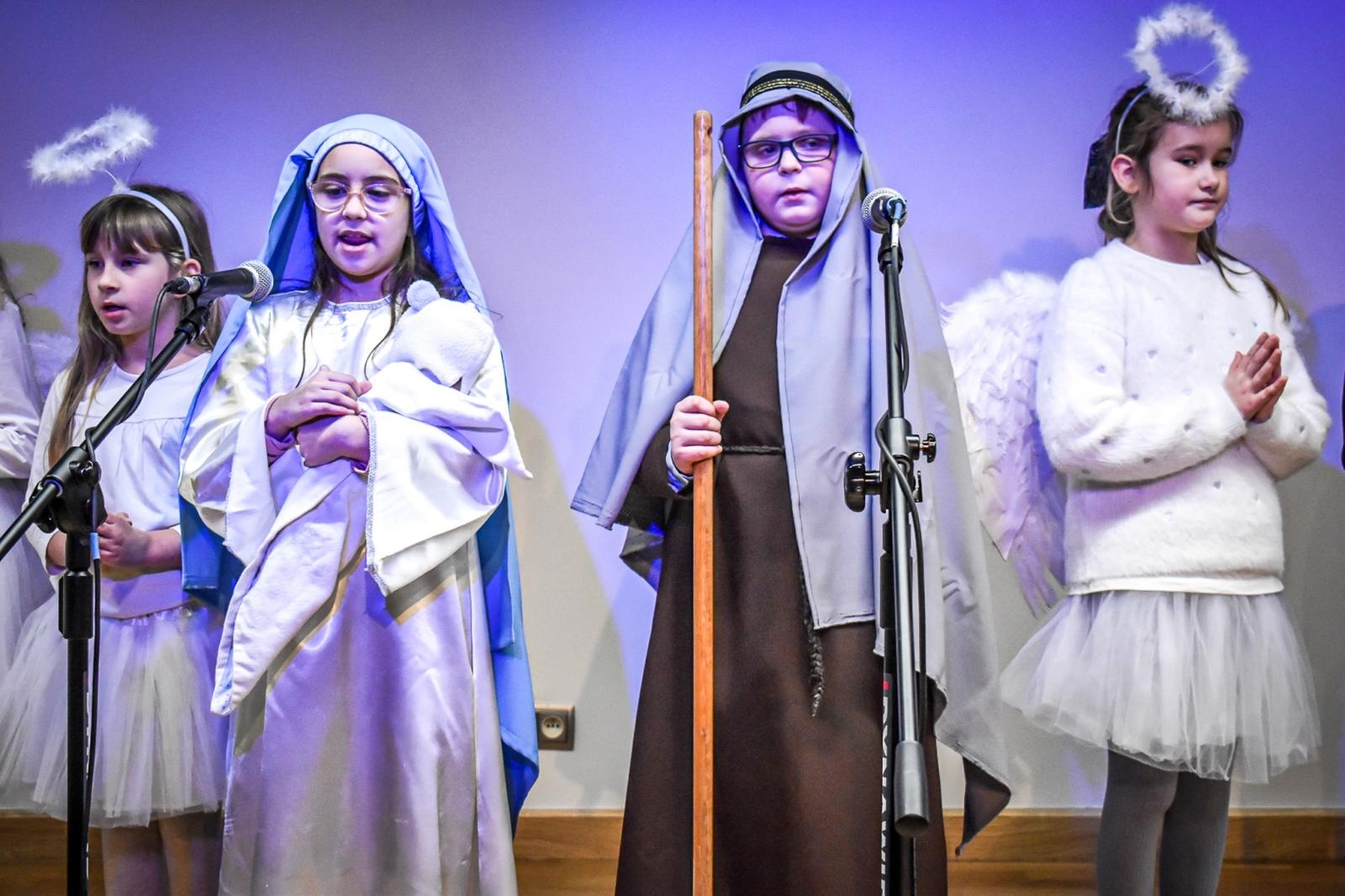 Zdjęcie w galerii na portalu naszraciborz.pl: Góralskie kolędy na zamku – noworoczne spotkanie Środowiskowego Domu Samopomocy wiadomości z regionu