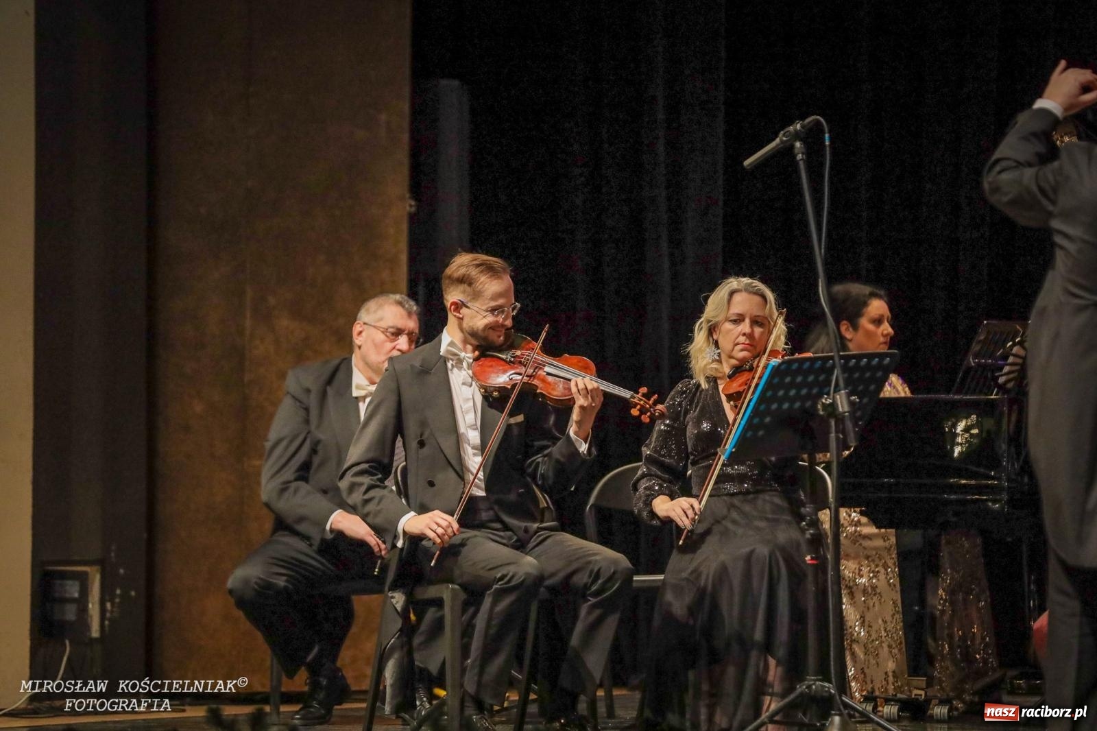 Zdjęcie w galerii na portalu naszraciborz.pl: Koncert Noworoczny w RCK. Zapraszali starosta i prezydent [FOTO i WIDEO] wiadomości z regionu