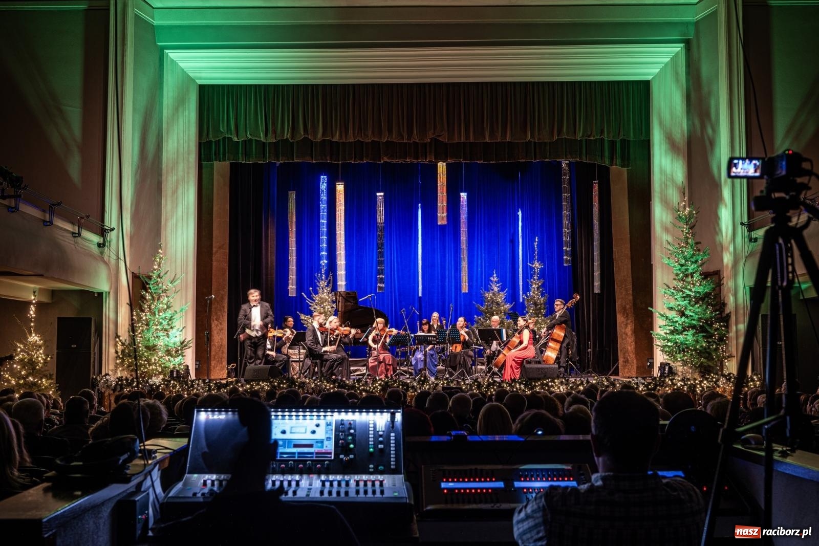 Zdjęcie w galerii na portalu naszraciborz.pl: Koncert Noworoczny w RCK. Zapraszali starosta i prezydent [FOTO i WIDEO] wiadomości z regionu