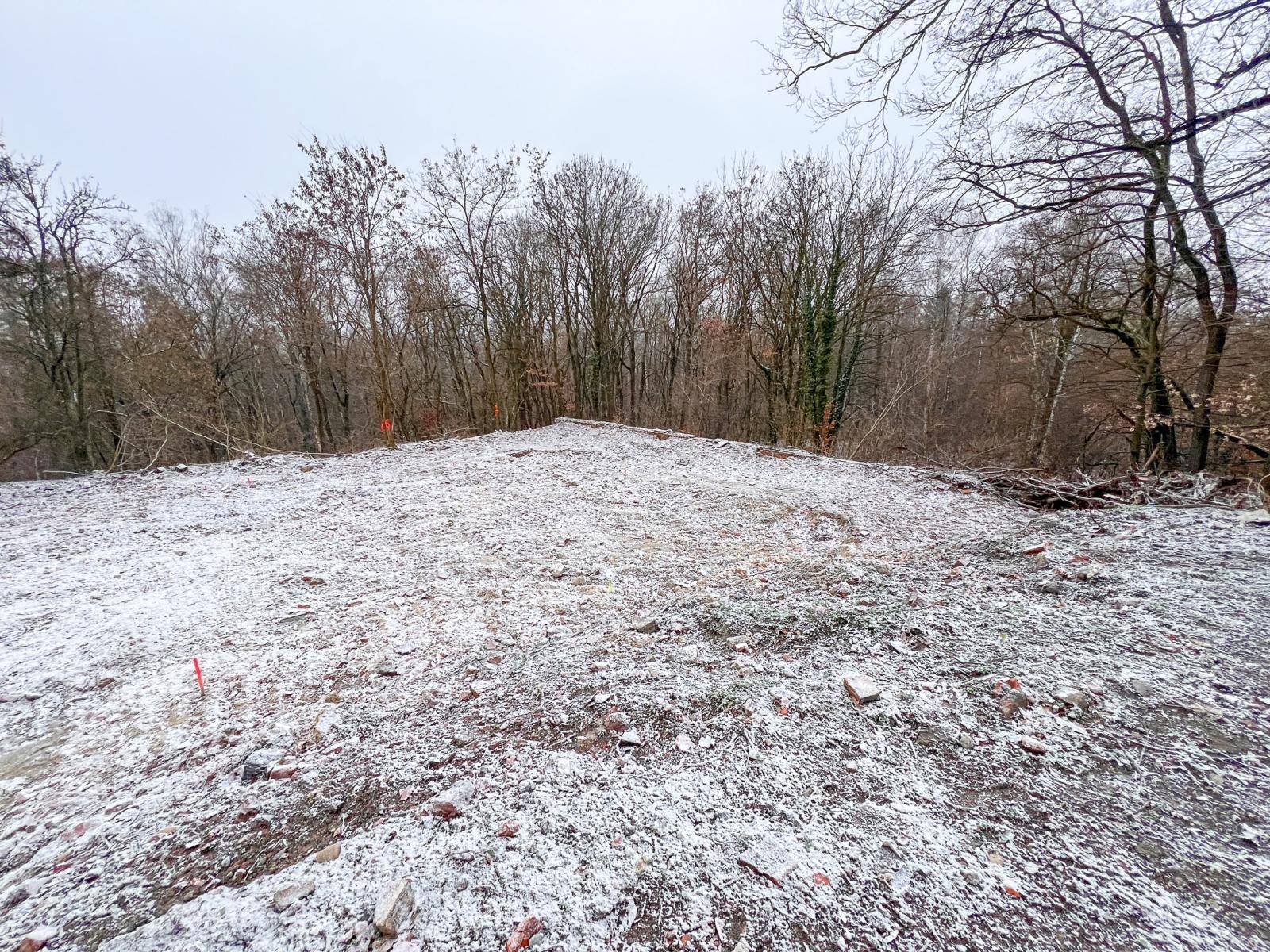 Zdjęcie w galerii na portalu naszraciborz.pl: Gruzowisko uprzątnięte. W lesie Widok ma ruszyć budowa wiadomości z regionu
