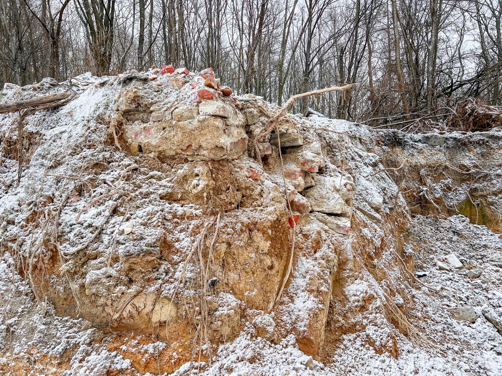Zdjęcie w galerii na portalu naszraciborz.pl: Gruzowisko uprzątnięte. W lesie Widok ma ruszyć budowa wiadomości z regionu