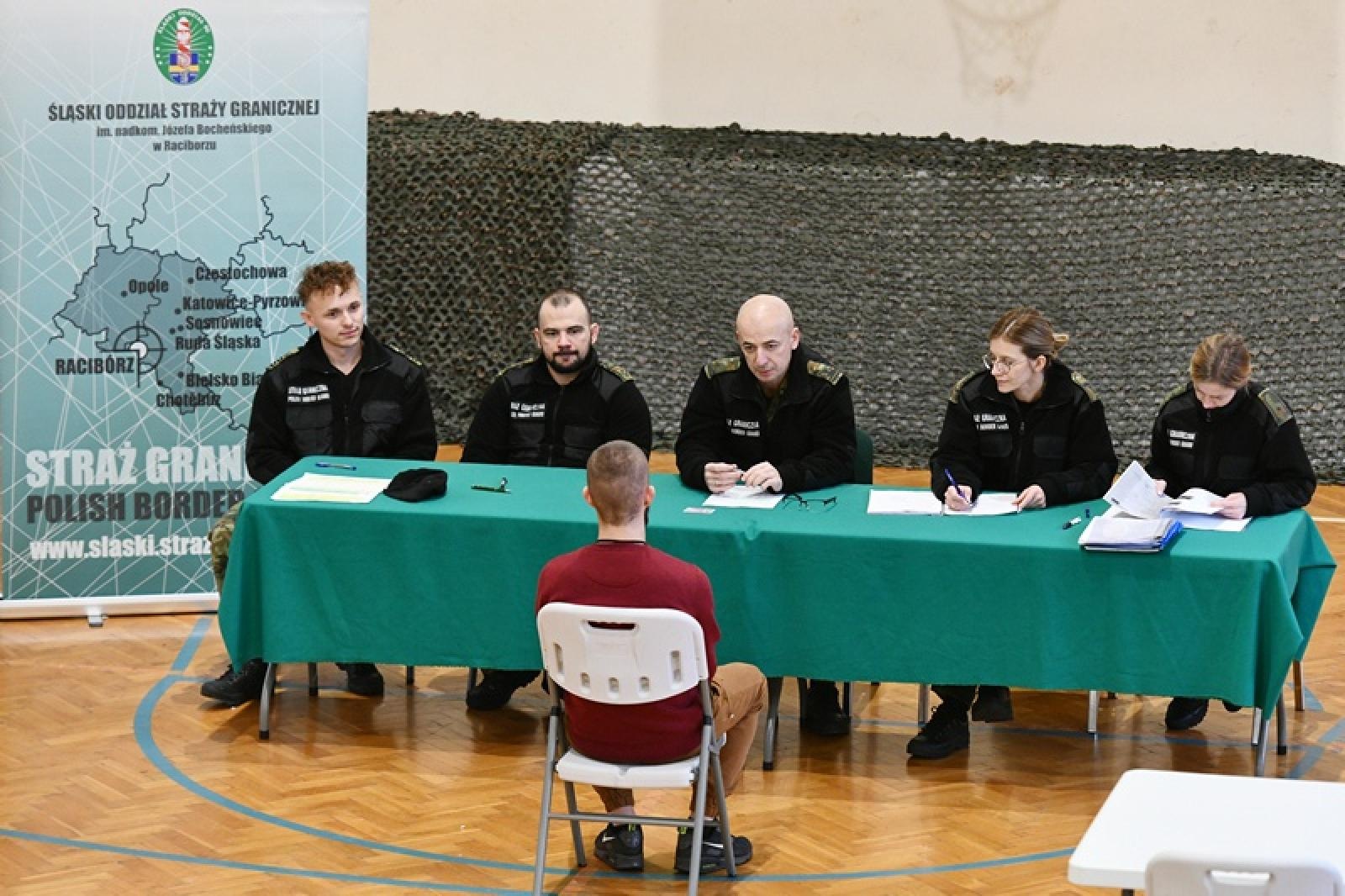 Zdjęcie w galerii na portalu naszraciborz.pl: Pierwsze rekrutacje w 2025 roku do Śląskiego Oddziału Straży Granicznej w Raciborzu wiadomości z regionu
