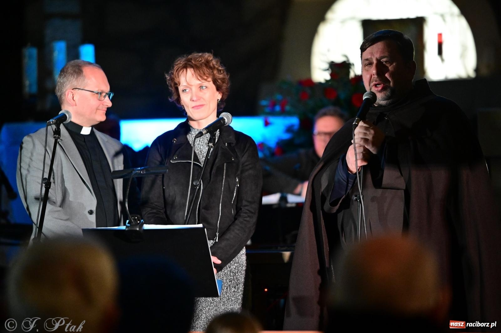 Zdjęcie w galerii na portalu naszraciborz.pl: Kolędowanie z zespołem Obdarowani na Płoni wiadomości z regionu