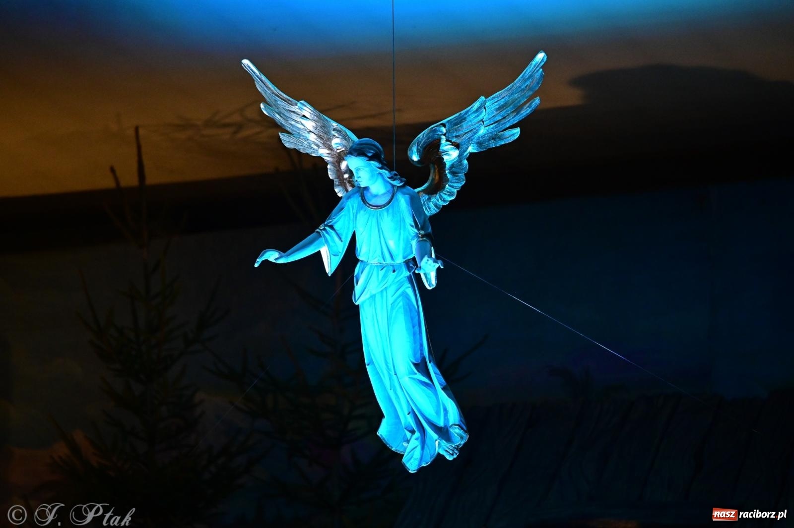 Zdjęcie w galerii na portalu naszraciborz.pl: Kolędowanie z zespołem Obdarowani na Płoni wiadomości z regionu